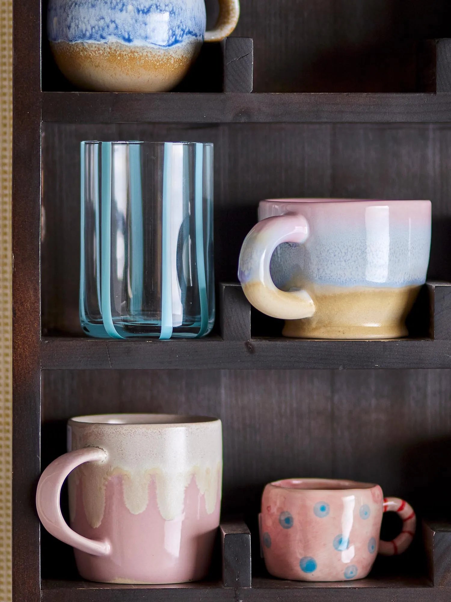 Louisa Tasse, Rose, Steingut in Rose präsentiert im Onlineshop von KAQTU Design AG. Tasse ist von Bloomingville