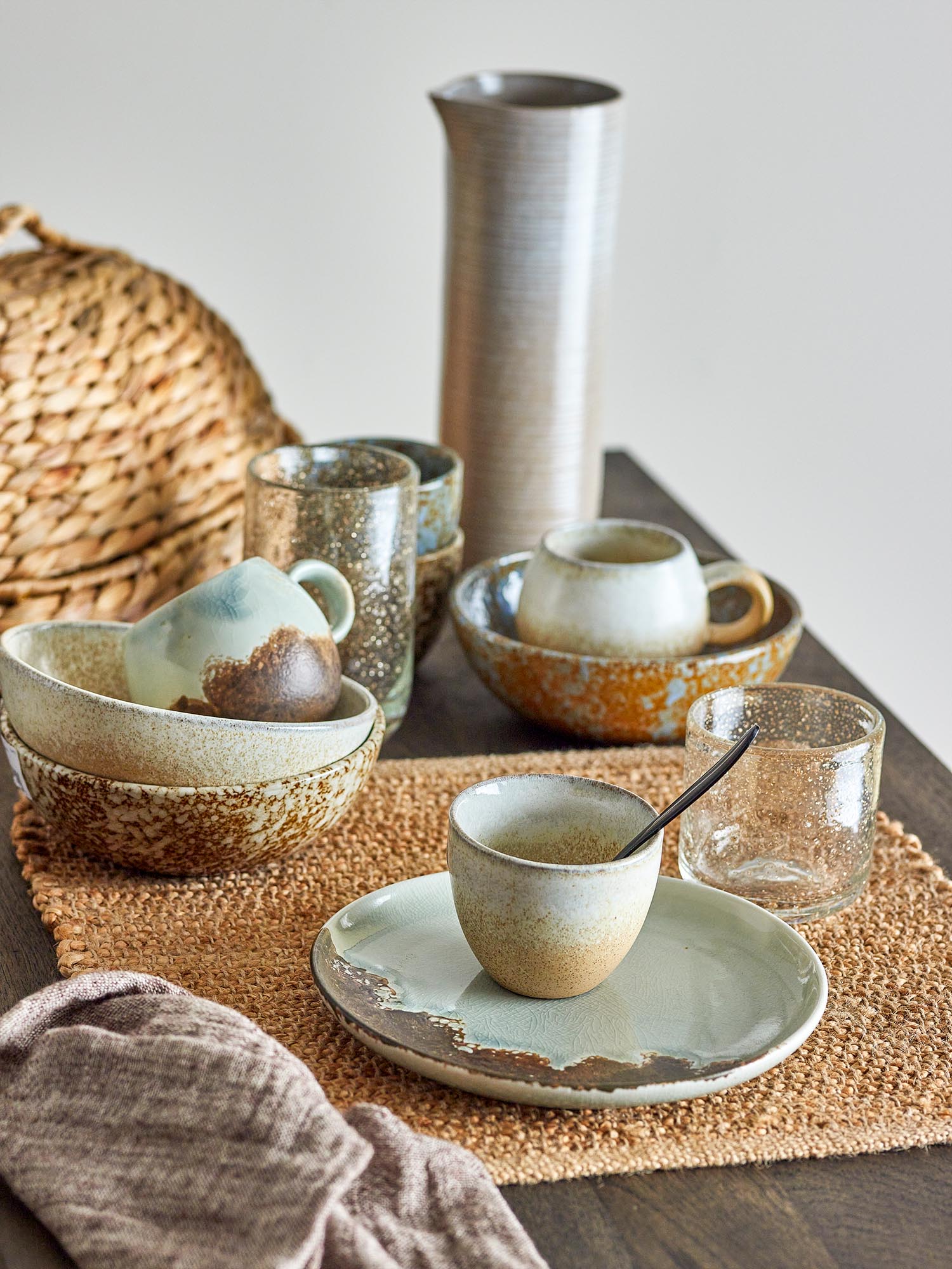 Paula Tasse, Natur, Steingut in Natur präsentiert im Onlineshop von KAQTU Design AG. Tasse ist von Bloomingville