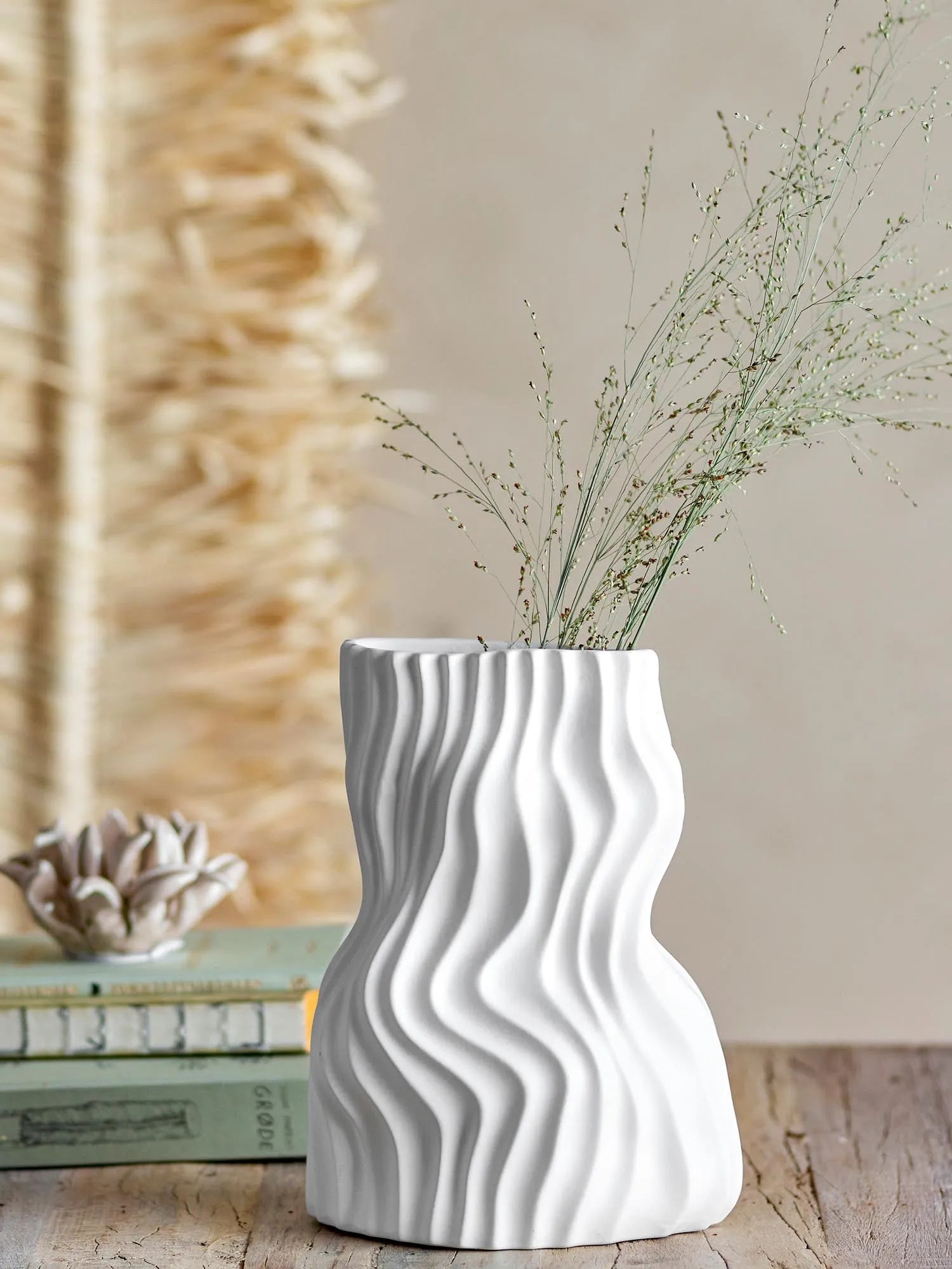 Sahal Vase, Weiss, Keramik in Weiß präsentiert im Onlineshop von KAQTU Design AG. Vase ist von Bloomingville