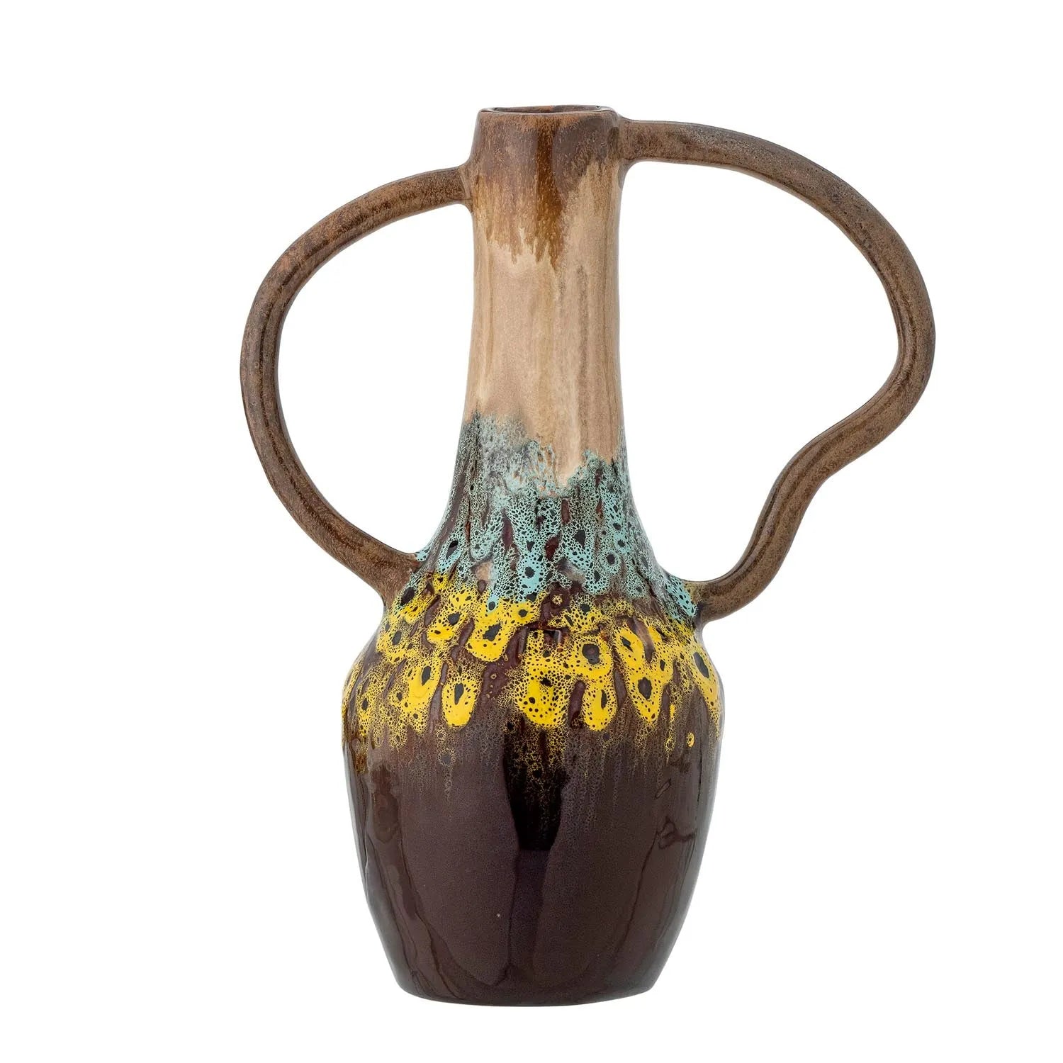 Die Mahnoor Vase aus braunem Steingut besticht durch organische Formen, handbemalte Glasur und elegante Vielseitigkeit.