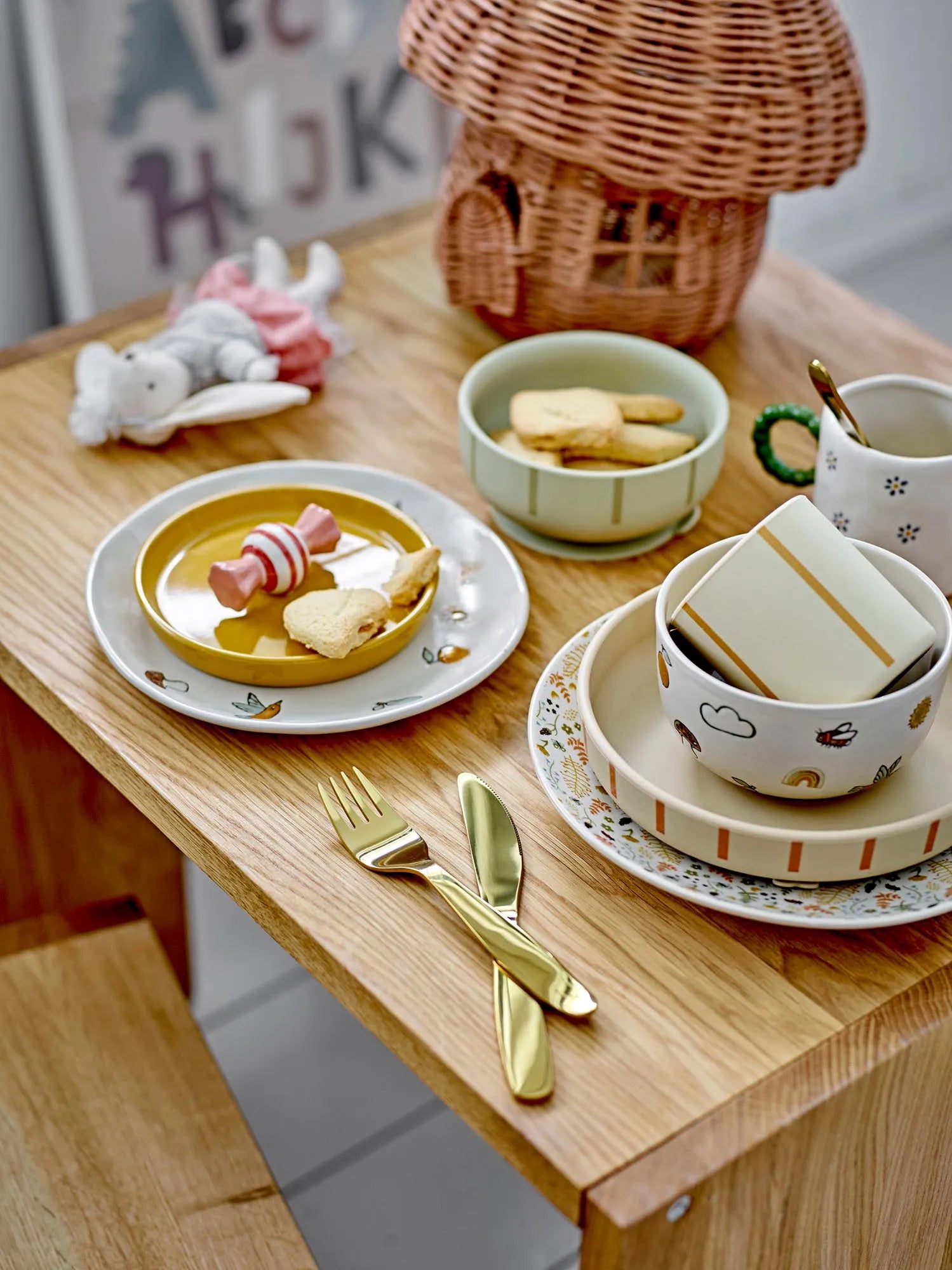 Agnes Geschirr-Set, Weiss, Steingut in Weiß präsentiert im Onlineshop von KAQTU Design AG. Geschirr ist von Bloomingville Mini