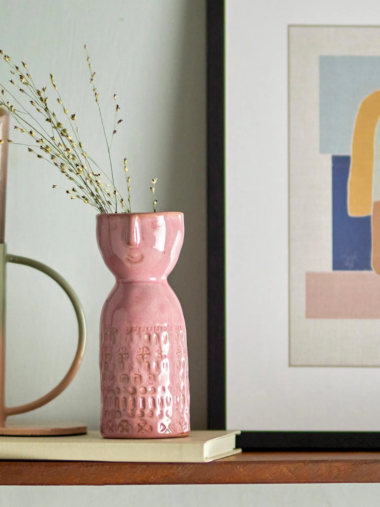 Embla Vase, Pink, Steingut in Rosa präsentiert im Onlineshop von KAQTU Design AG. Vase ist von Bloomingville