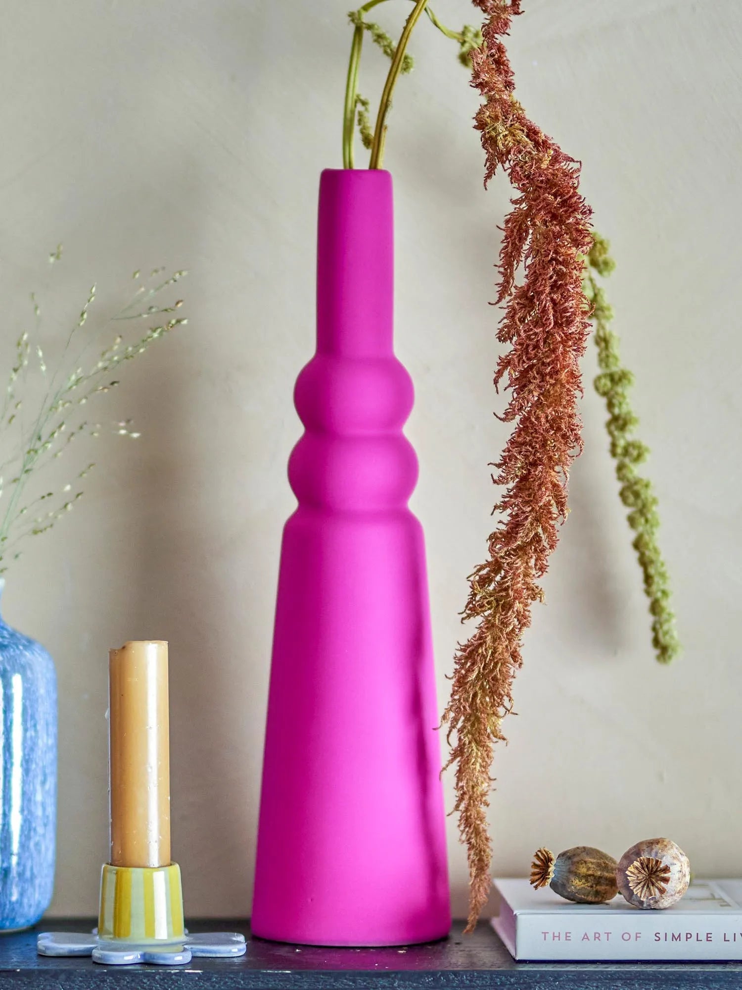 Isolde Vase, Pink, Steingut in Rosa präsentiert im Onlineshop von KAQTU Design AG. Vase ist von Bloomingville