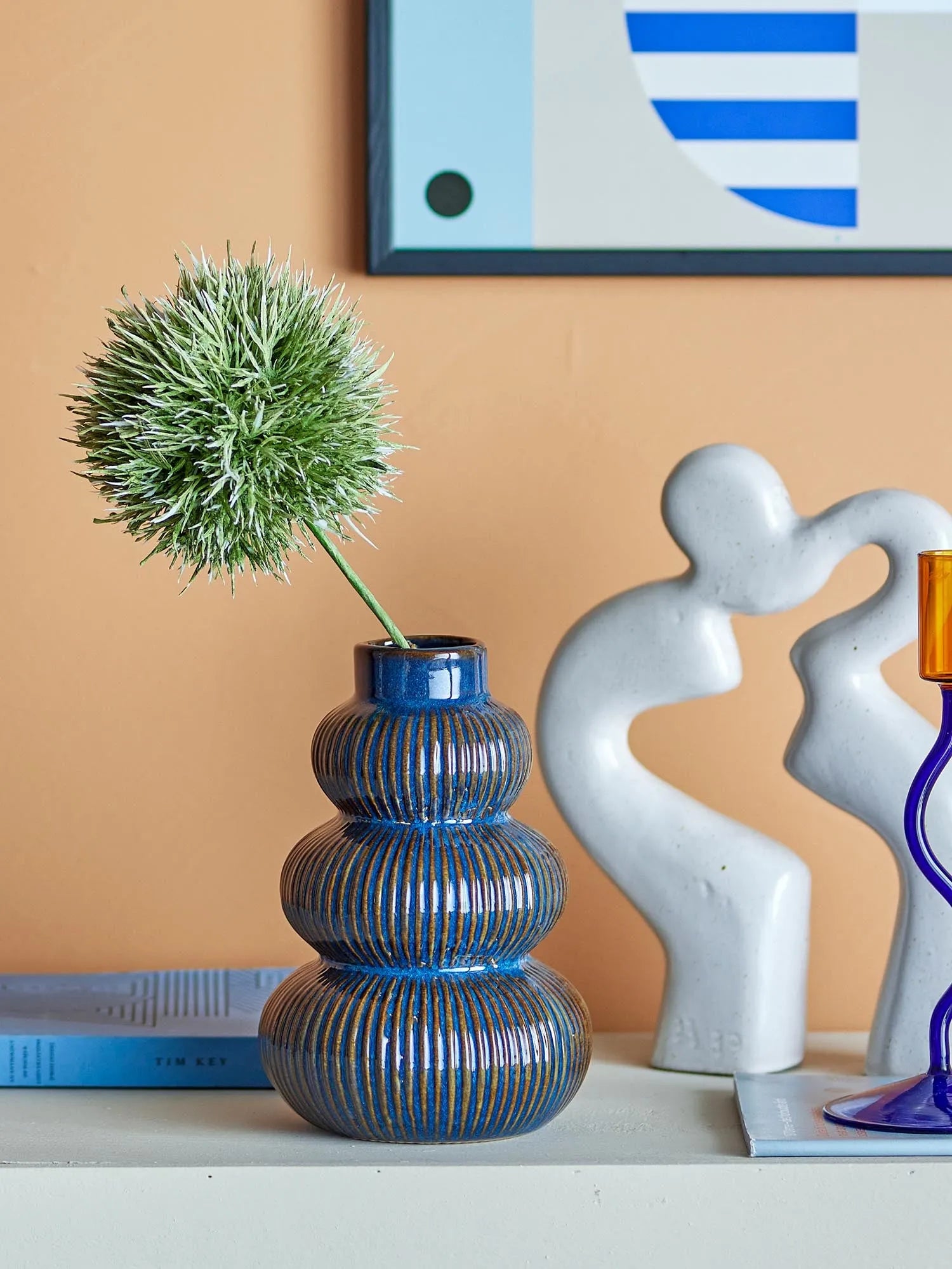 Myrtle Vase, Blue, Steingut in Blau präsentiert im Onlineshop von KAQTU Design AG. Vase ist von Bloomingville