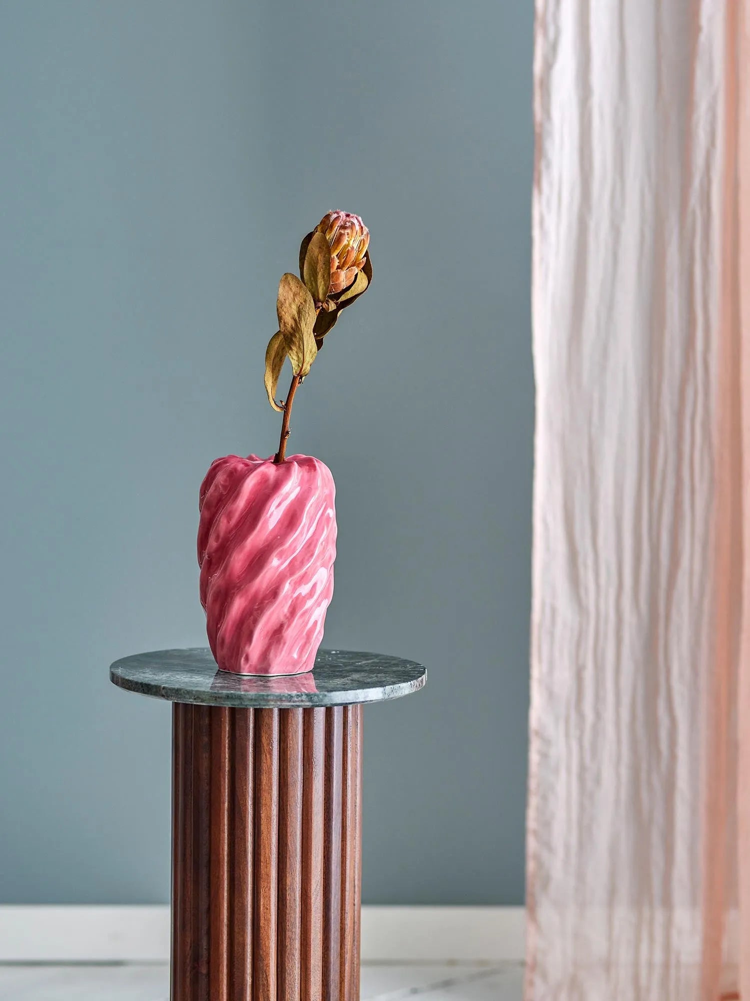 Rowena Vase, Rose, Steingut in Rose präsentiert im Onlineshop von KAQTU Design AG. Vase ist von Bloomingville