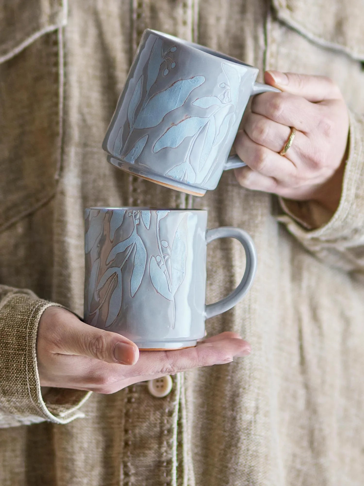 Aurora Becher, Grau, Steingut in Grau präsentiert im Onlineshop von KAQTU Design AG. Tasse ist von Bloomingville