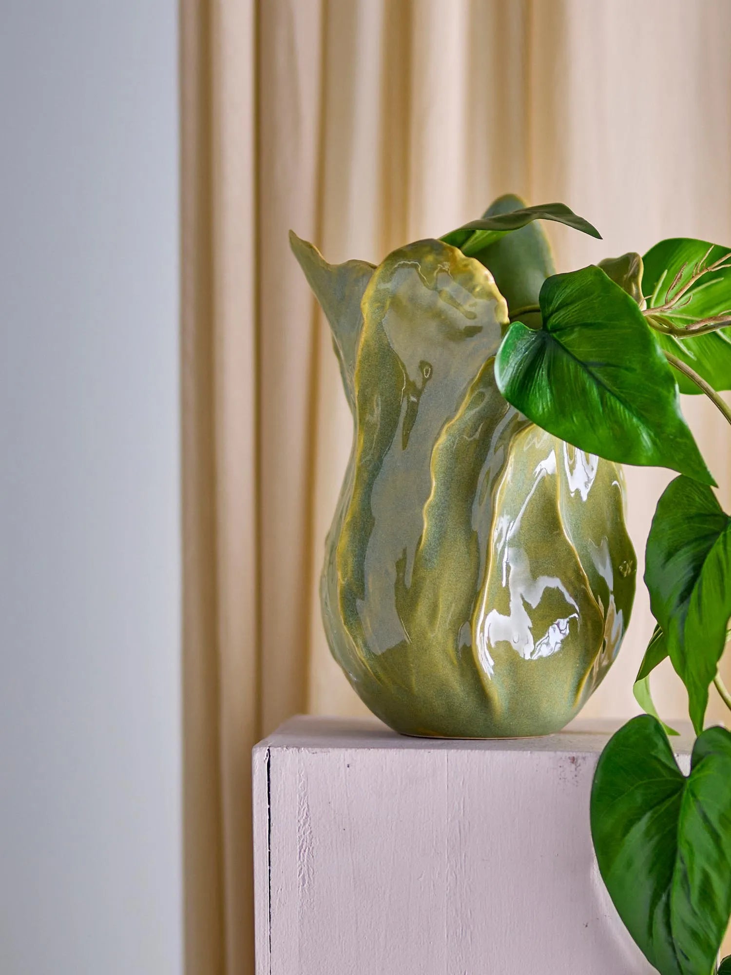 Bastien Vase, Grün, Steingut in Grün präsentiert im Onlineshop von KAQTU Design AG. Vase ist von Bloomingville