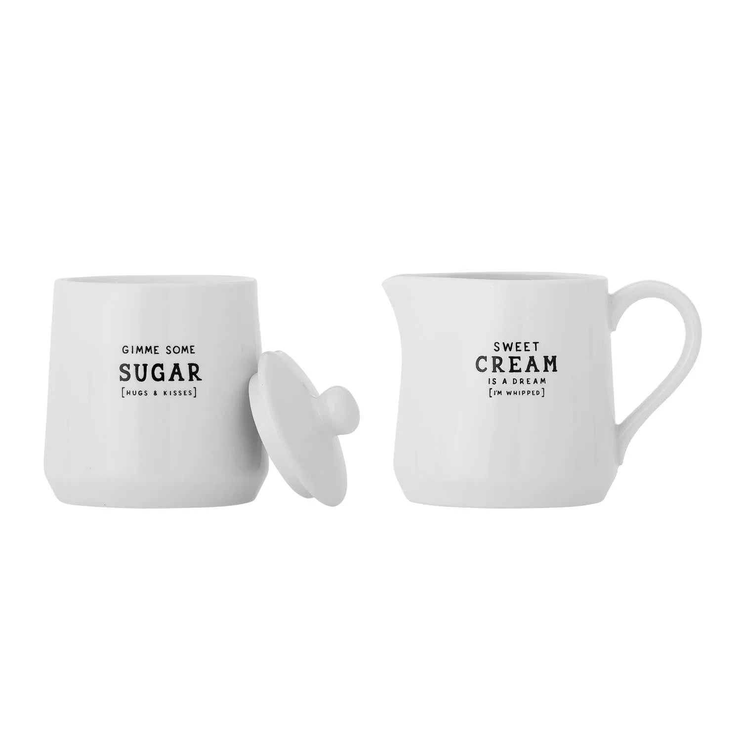 Elegantes Steingut-Set in Weiß mit charmanten Zitaten, ideal für stilvolle Kaffeepausen und als Geschenk.