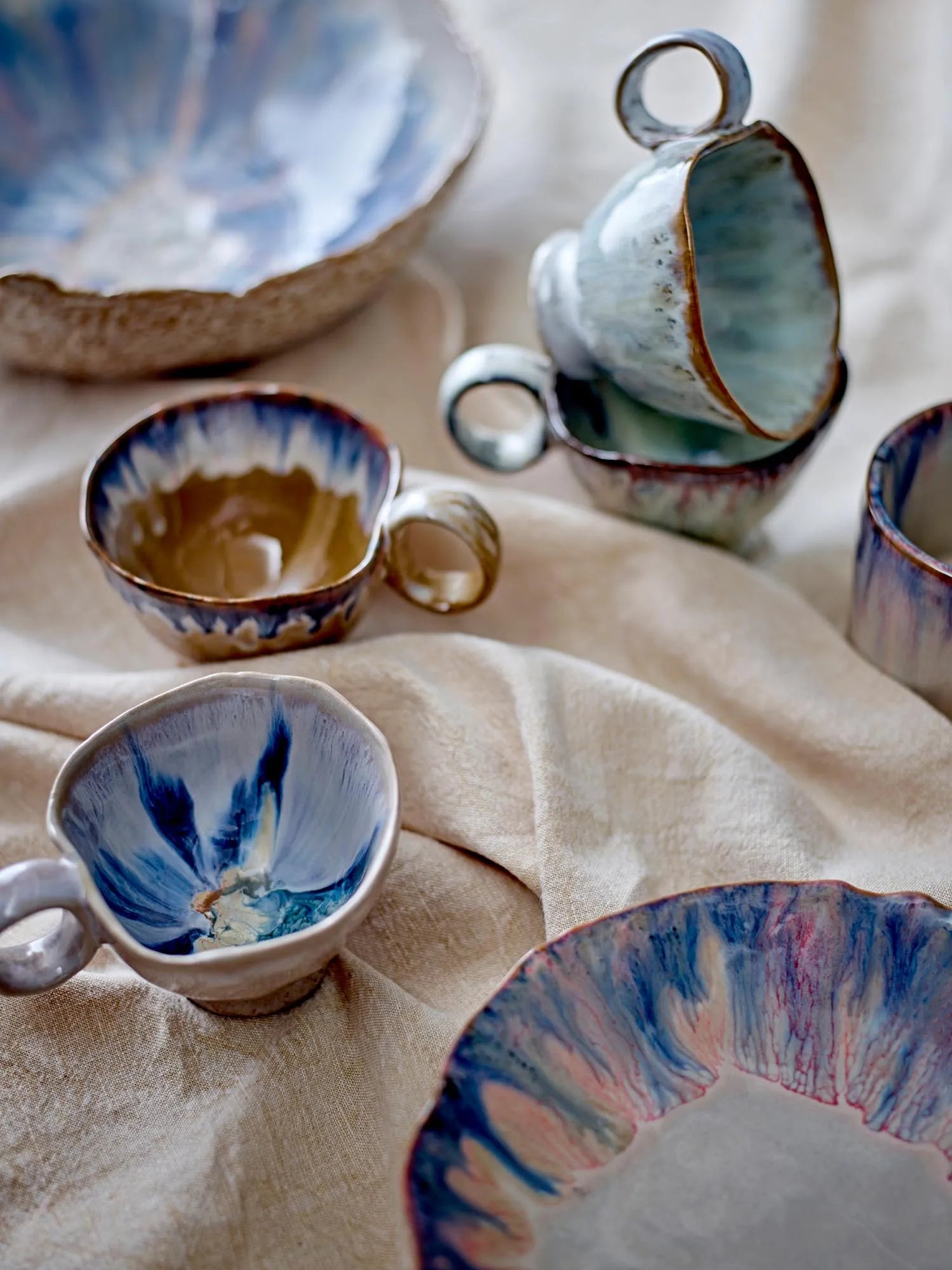 Imogen Tasse, Blue, Steingut in Blau präsentiert im Onlineshop von KAQTU Design AG. Tasse ist von Bloomingville