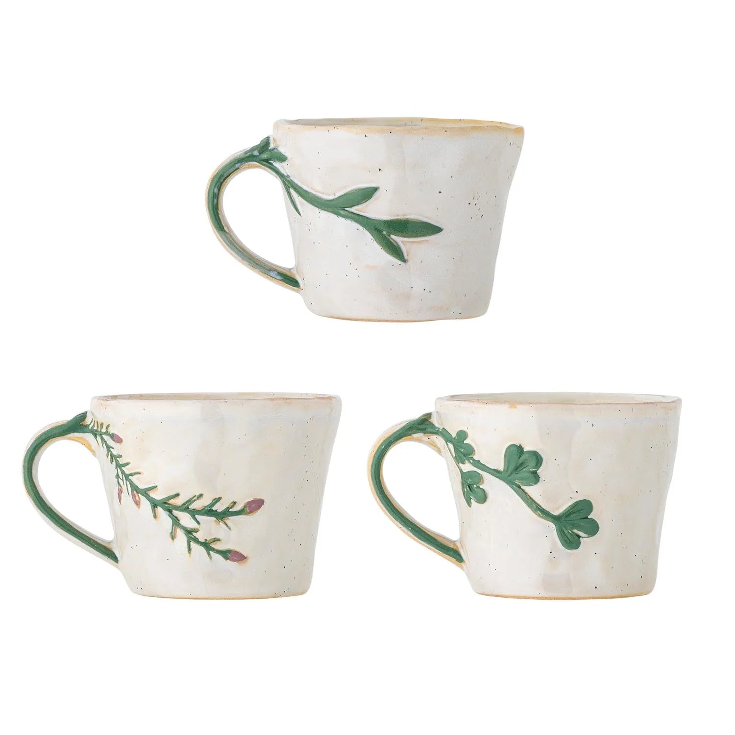 Die Loua Tasse aus grauem Steingut besticht durch handgefertigte Blumenmotive und eine einzigartige Glasur, die jedes Stück zum Unikat macht.