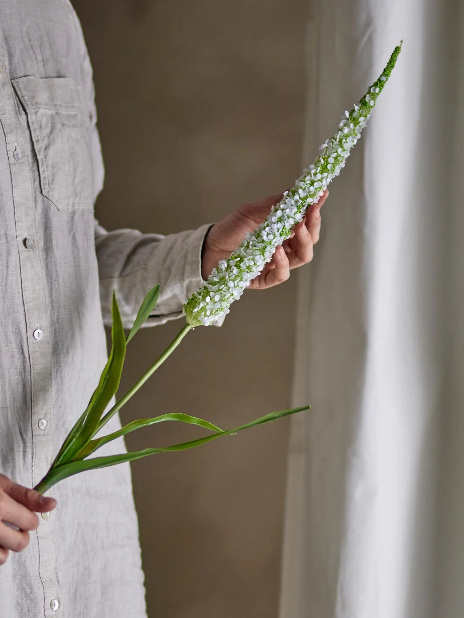 Eleganter Foxtail Stiel in Weiß, detailgetreu und pflegeleicht, ideal für stilvolle Arrangements in jedem Raum.