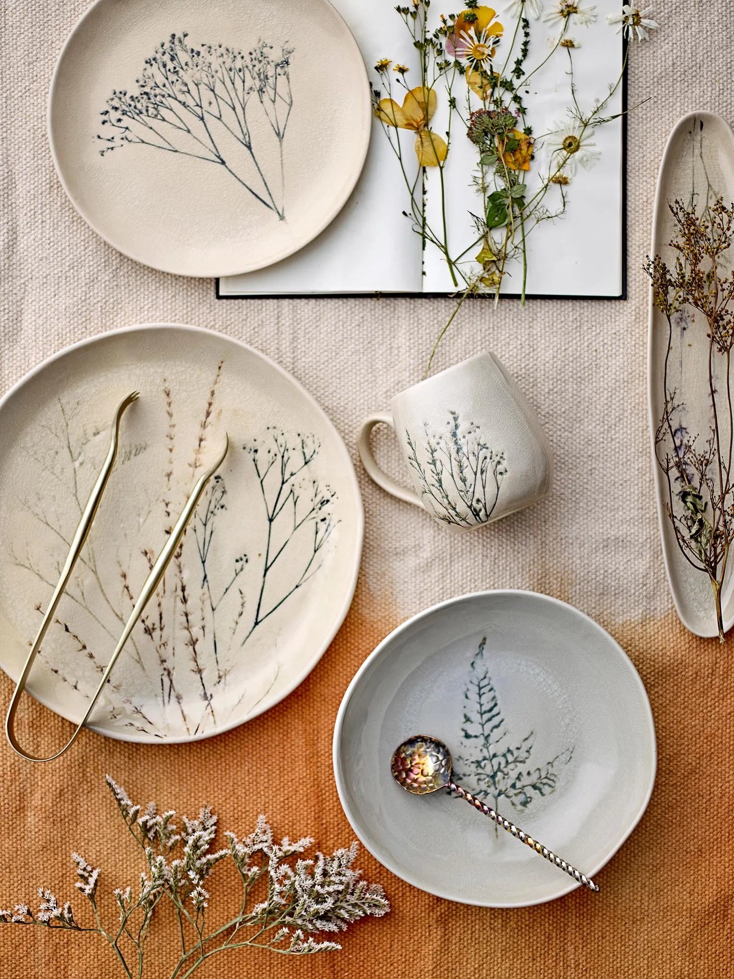 Bea Frühstück Set, Natur, Steingut in Natur präsentiert im Onlineshop von KAQTU Design AG. Geschirr ist von Bloomingville