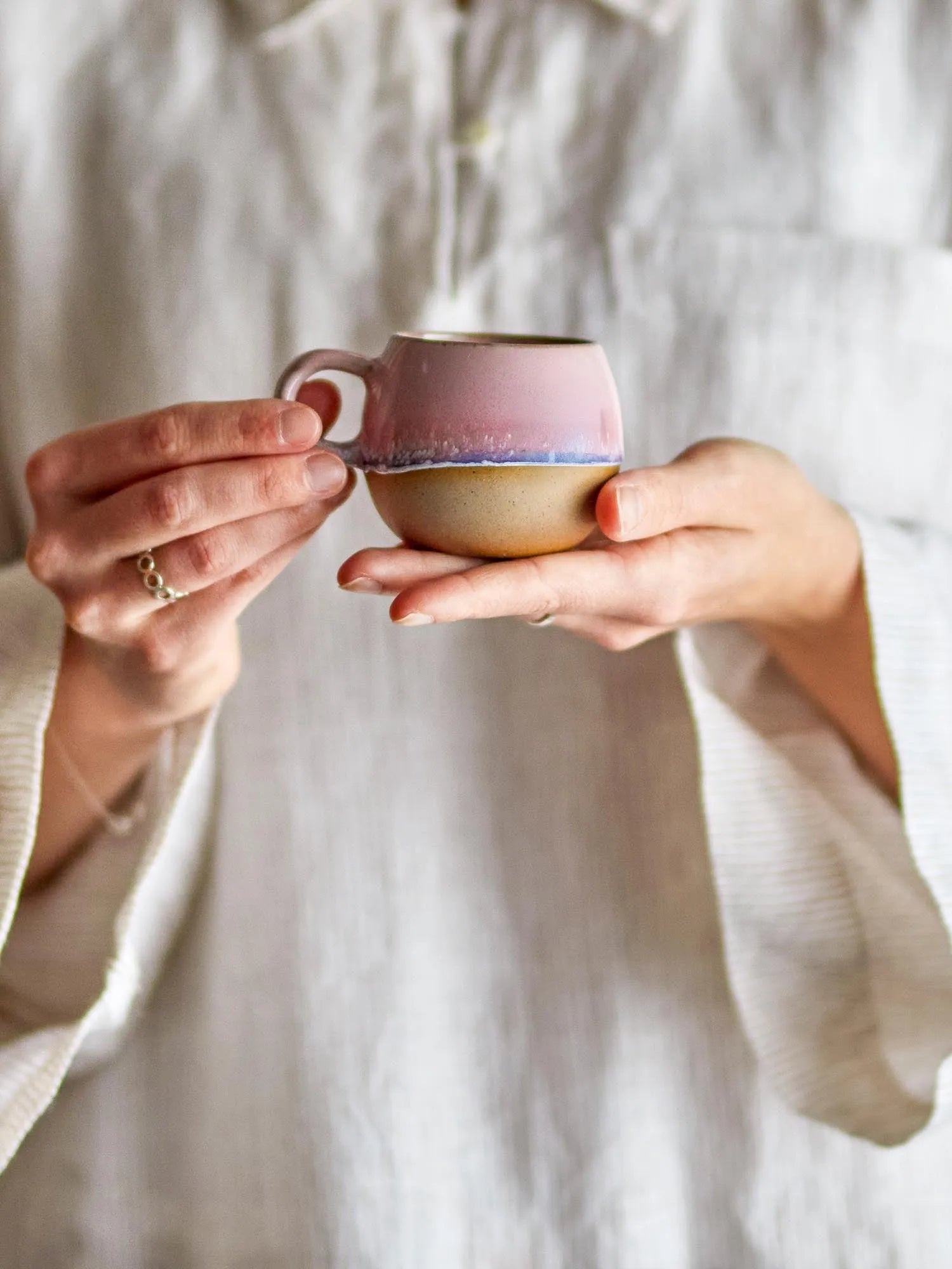 Paula Espressotasse, Rose, Steingut in Rose präsentiert im Onlineshop von KAQTU Design AG. Tasse ist von Bloomingville