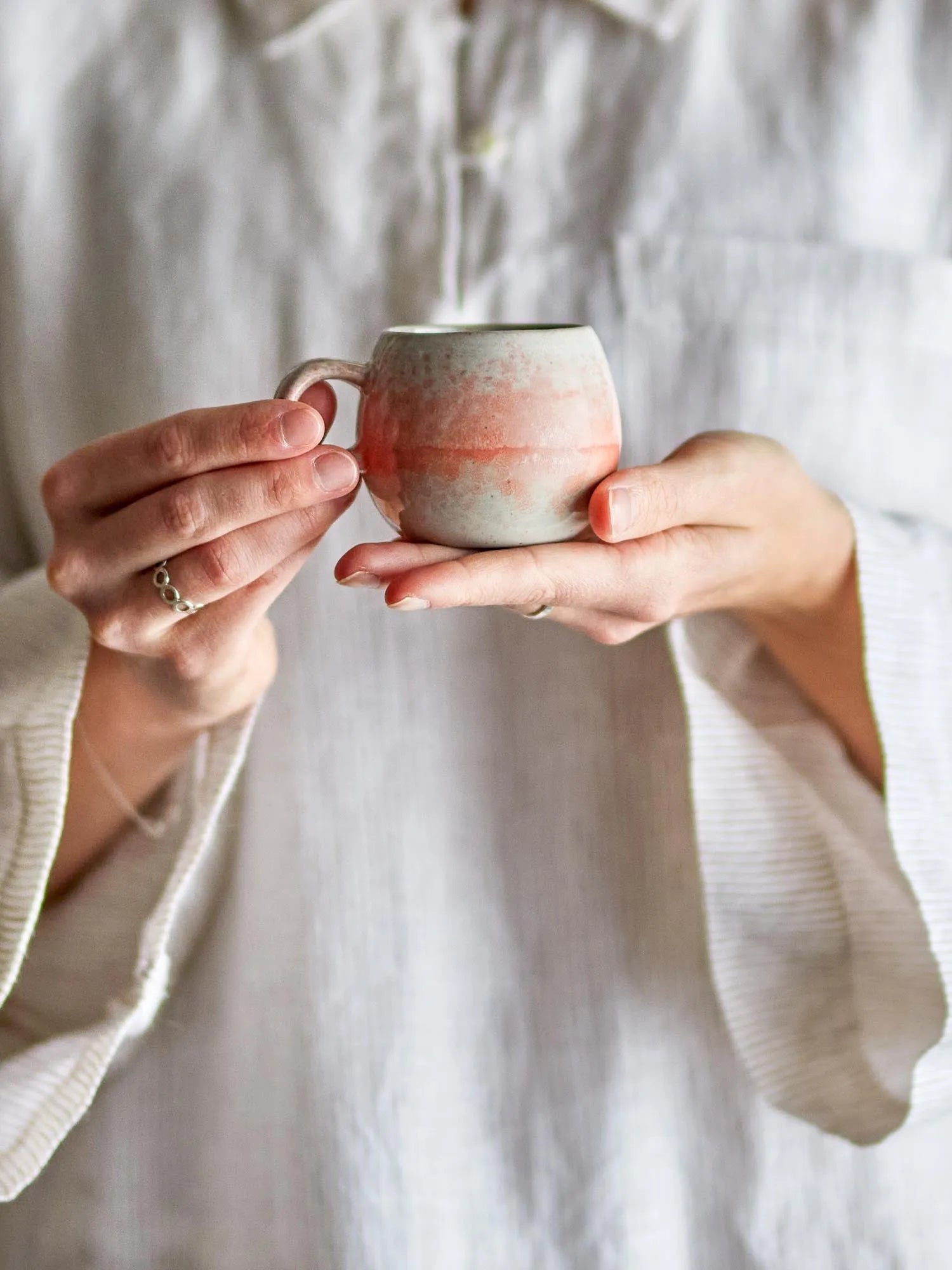 Paula Espressotasse, Orange, Steingut in Orange präsentiert im Onlineshop von KAQTU Design AG. Tasse ist von Bloomingville