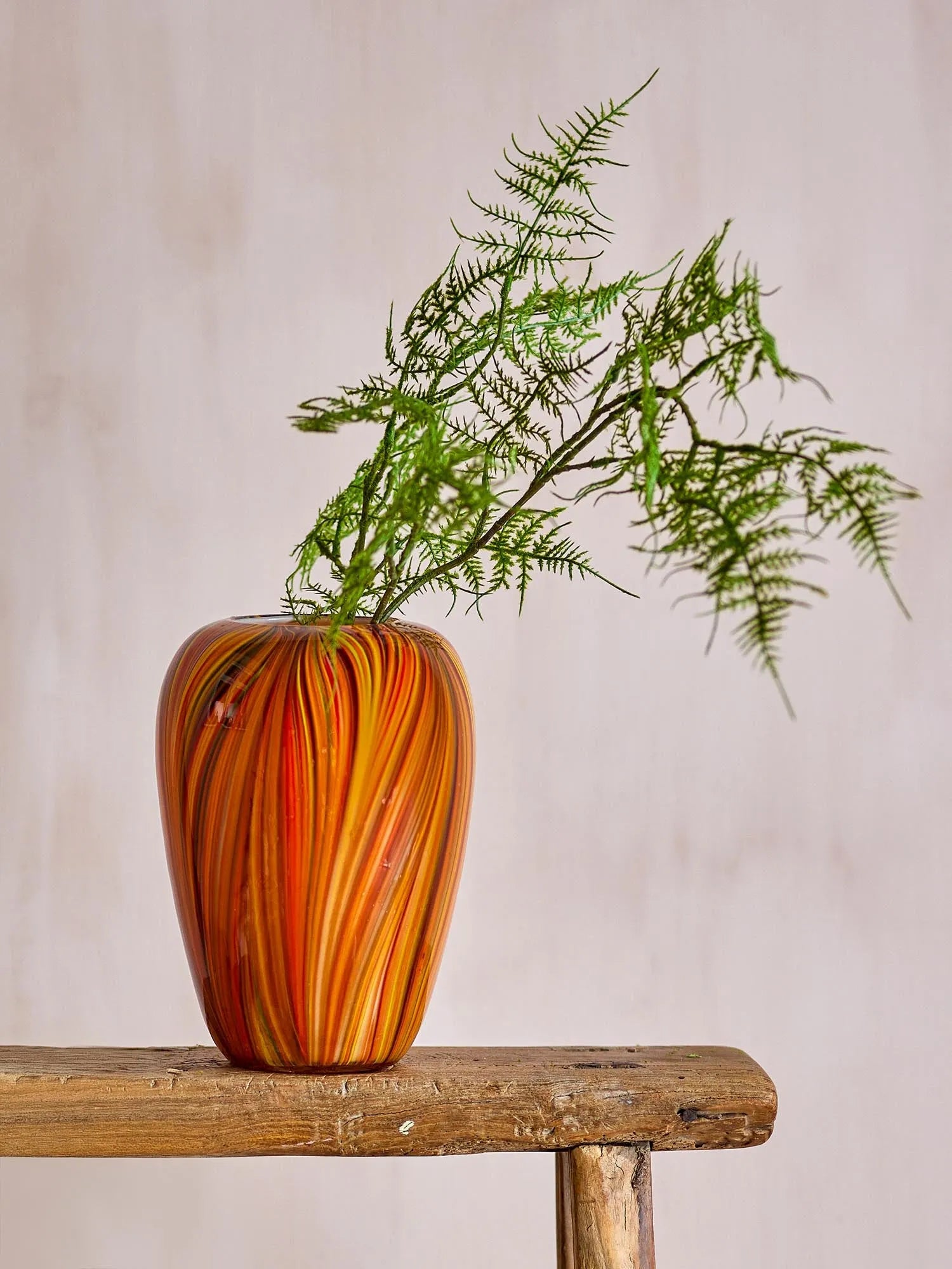 Sunny Vase, Orange, Glas in Orange präsentiert im Onlineshop von KAQTU Design AG. Vase ist von Creative Collection