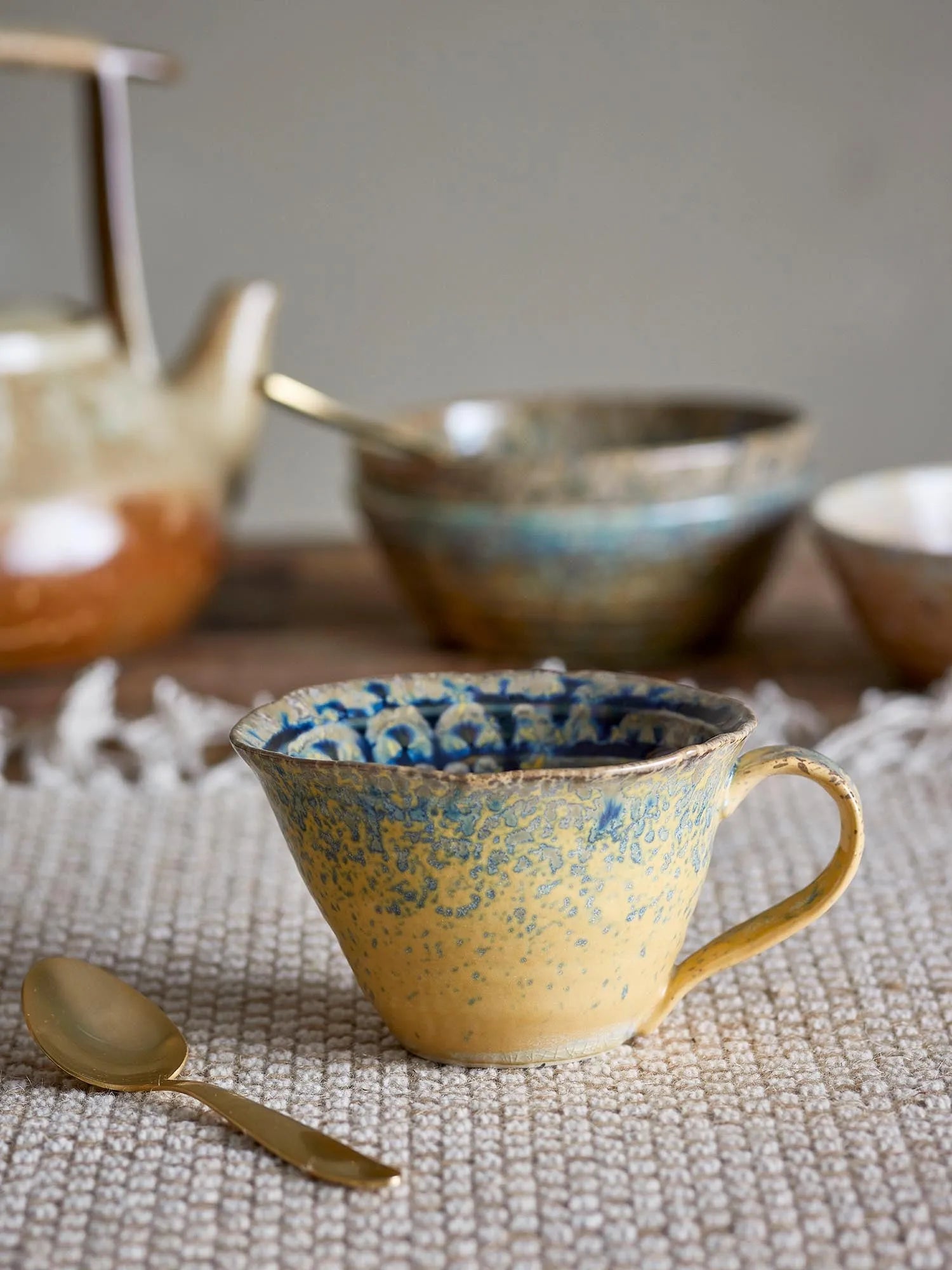 Milani Tasse, Blau, Steingut in Blau präsentiert im Onlineshop von KAQTU Design AG. Tasse ist von Bloomingville