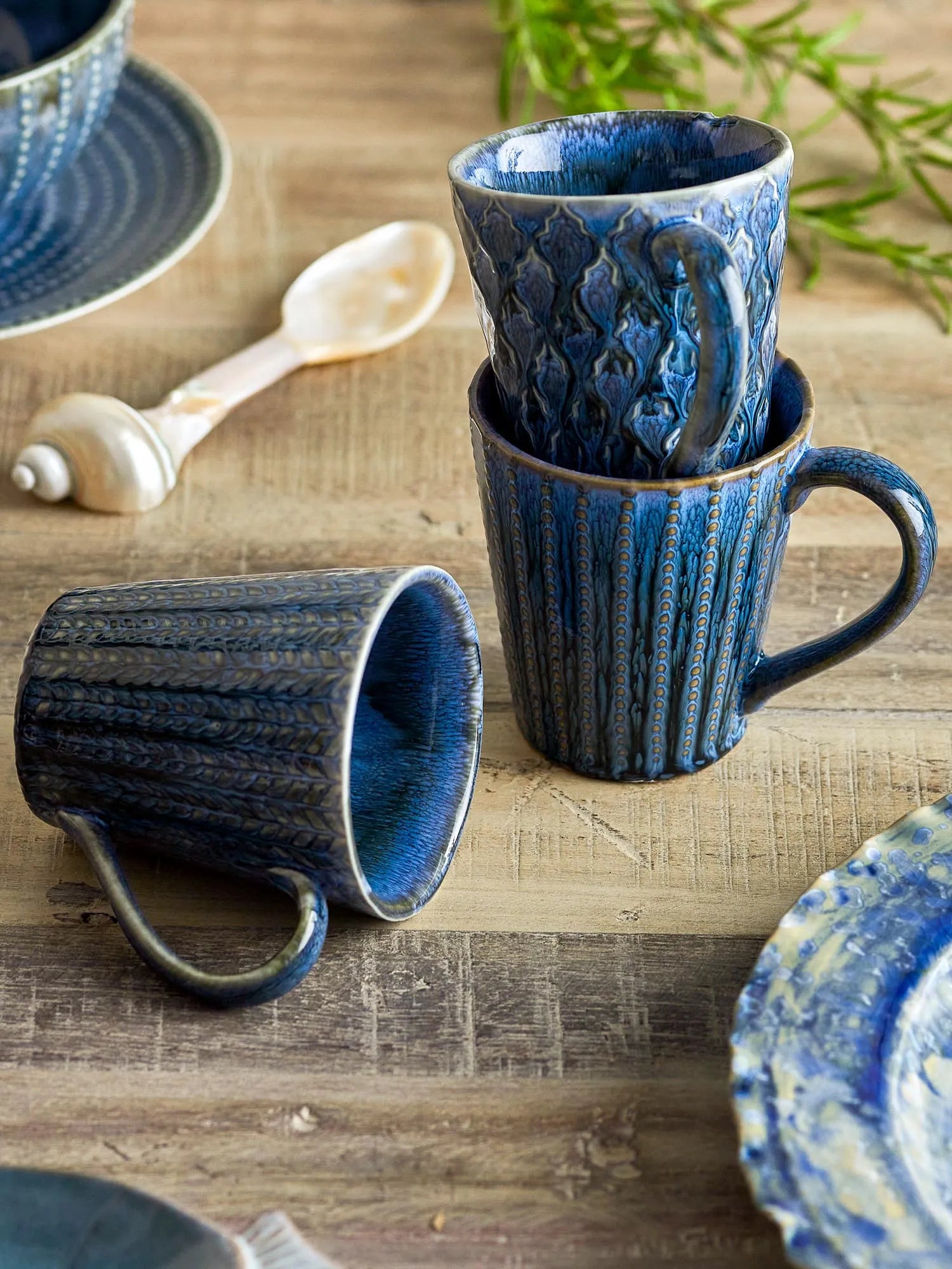 Elanor Becher, Blau, Steingut in Blau präsentiert im Onlineshop von KAQTU Design AG. Tasse ist von Creative Collection