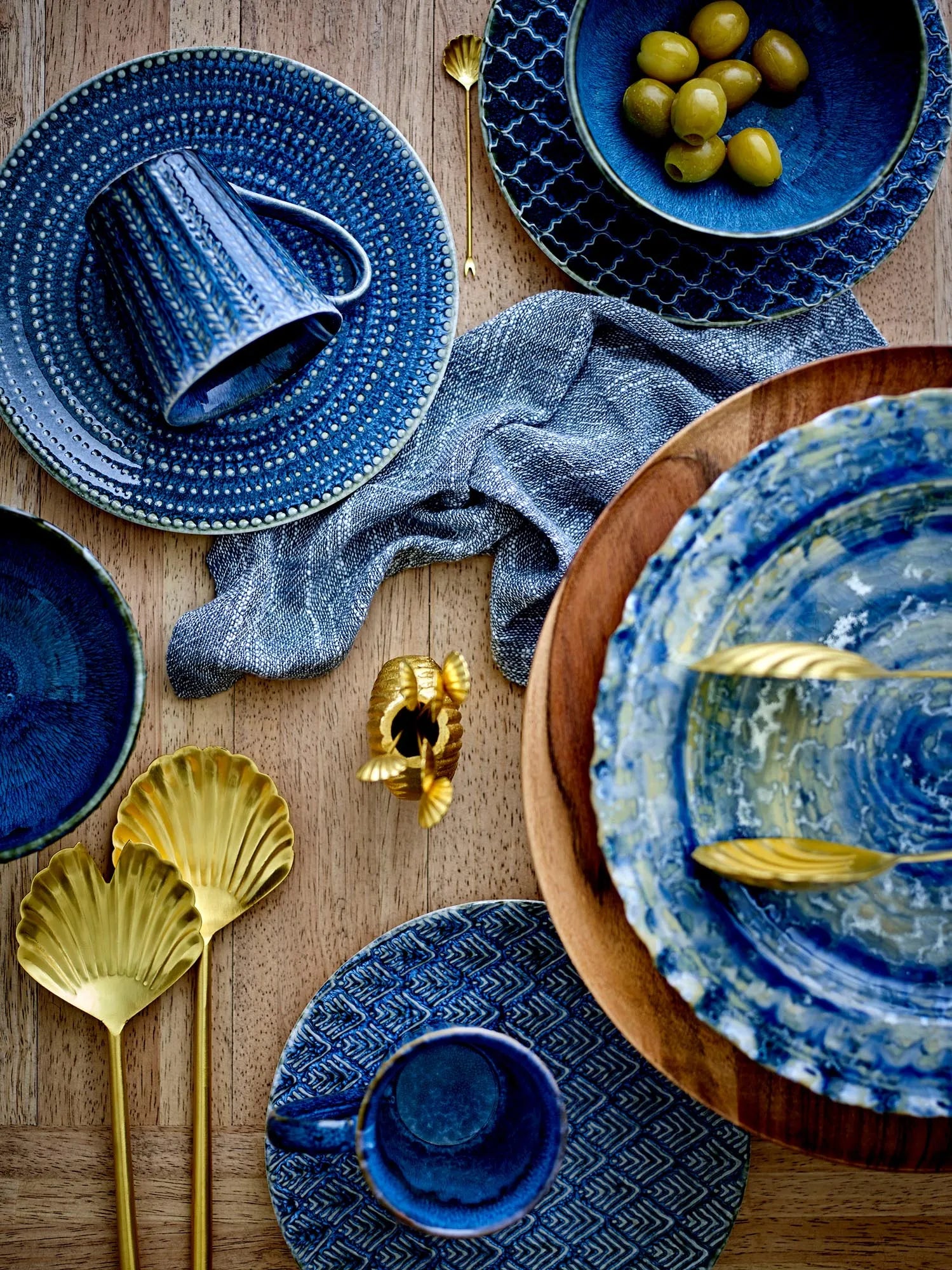 Elanor Becher, Blau, Steingut in Blau präsentiert im Onlineshop von KAQTU Design AG. Tasse ist von Creative Collection