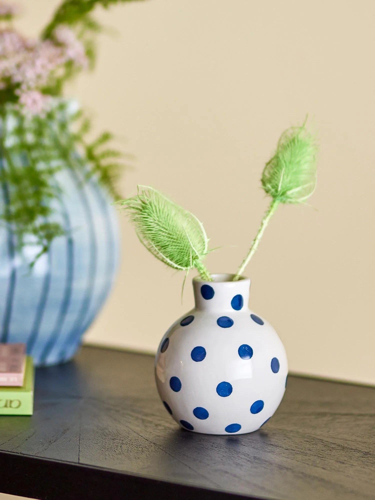 Fian Vase, Blue, Keramik in Blau präsentiert im Onlineshop von KAQTU Design AG. Vase ist von Bloomingville