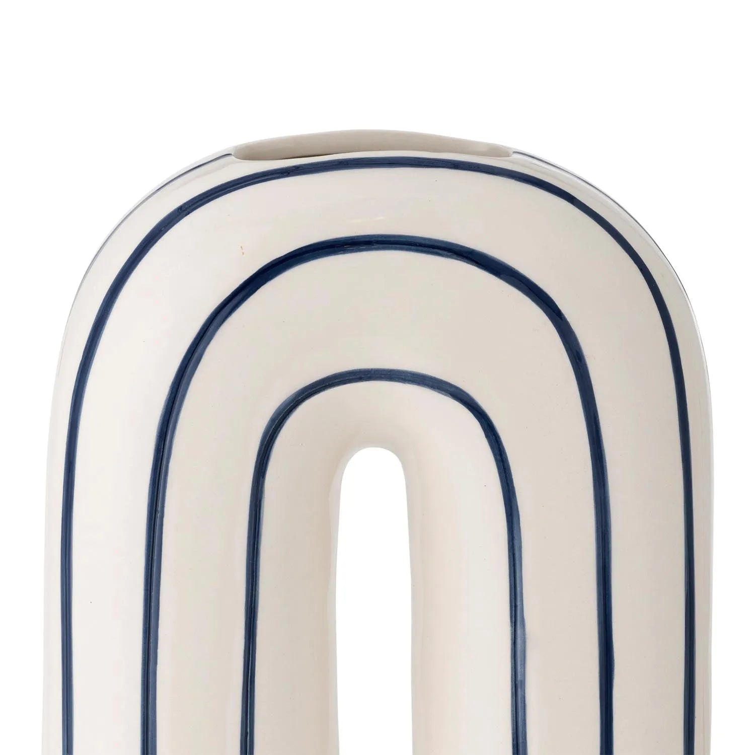 Mae Vase, Blau, Keramik in Blau präsentiert im Onlineshop von KAQTU Design AG. Vase ist von Bloomingville