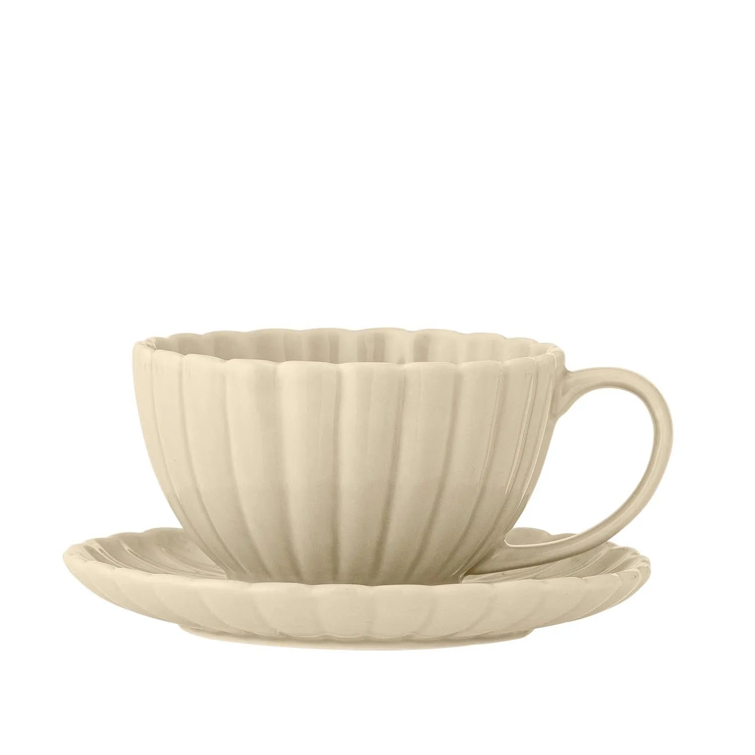 Latina Tasse mit Untertasse, Natur, Steingut in Natur präsentiert im Onlineshop von KAQTU Design AG. Tasse ist von Bloomingville