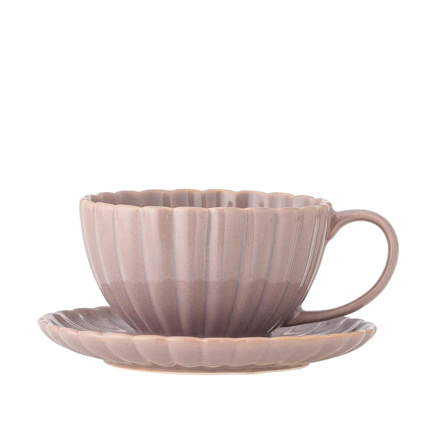 Latina Tasse mit Untertasse, Rose, Steingut in Rose präsentiert im Onlineshop von KAQTU Design AG. Tasse ist von Bloomingville