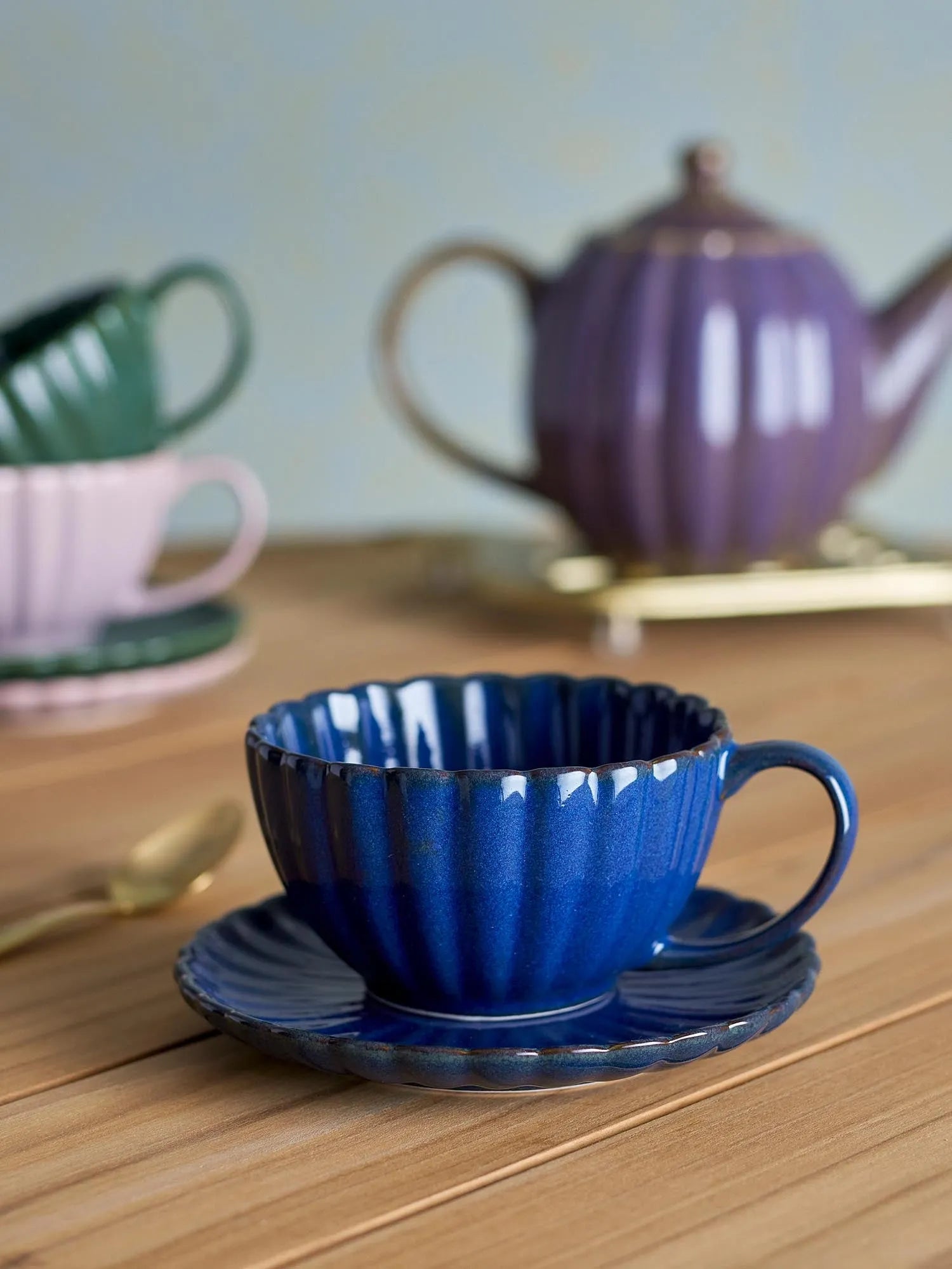 Latina Tasse mit Untertasse, Blau, Steingut in Blau präsentiert im Onlineshop von KAQTU Design AG. Tasse ist von Bloomingville