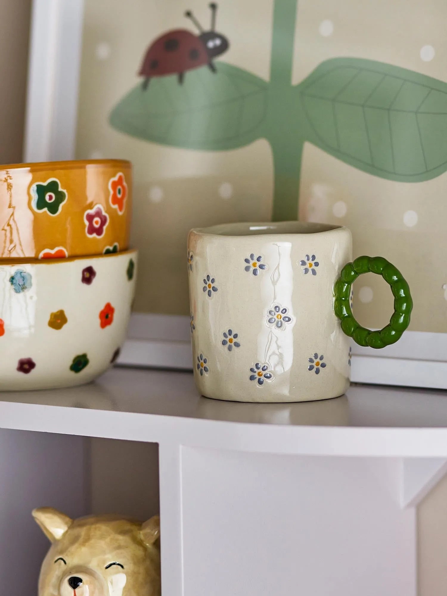 Dorthea Tasse, Weiss, Steingut in Weiß präsentiert im Onlineshop von KAQTU Design AG. Tasse ist von Bloomingville Mini