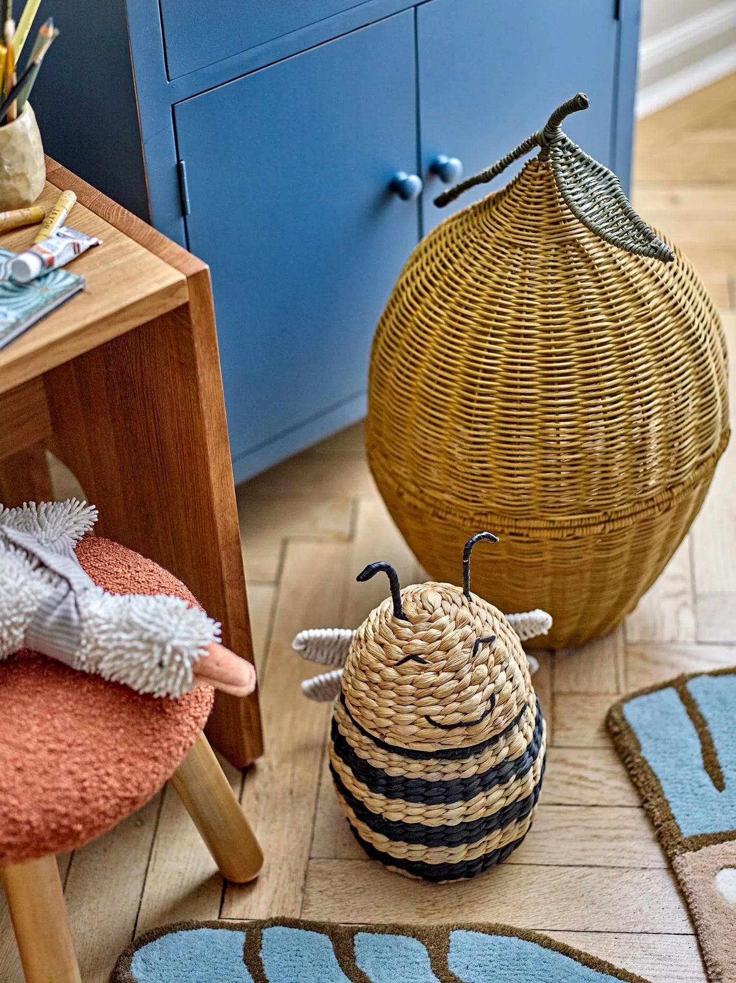 Sage Korb mit Deckel, Gelb, Rattan in Gelb präsentiert im Onlineshop von KAQTU Design AG. Aufbewahrungskorb ist von Bloomingville Mini