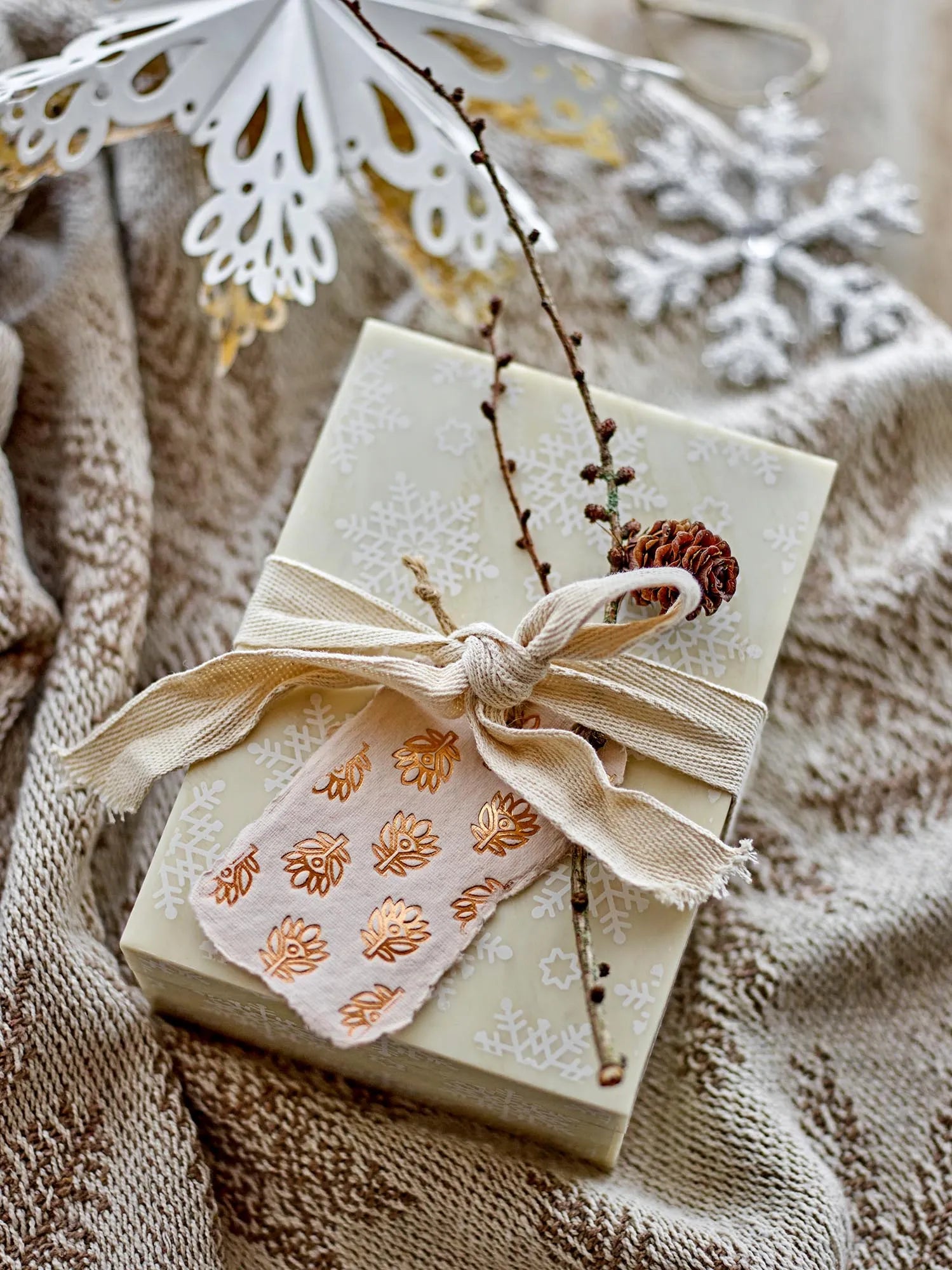 Cheri Box mit Deckel, Natur, Harz in Natur präsentiert im Onlineshop von KAQTU Design AG. Aufbewahrungsbox ist von Bloomingville