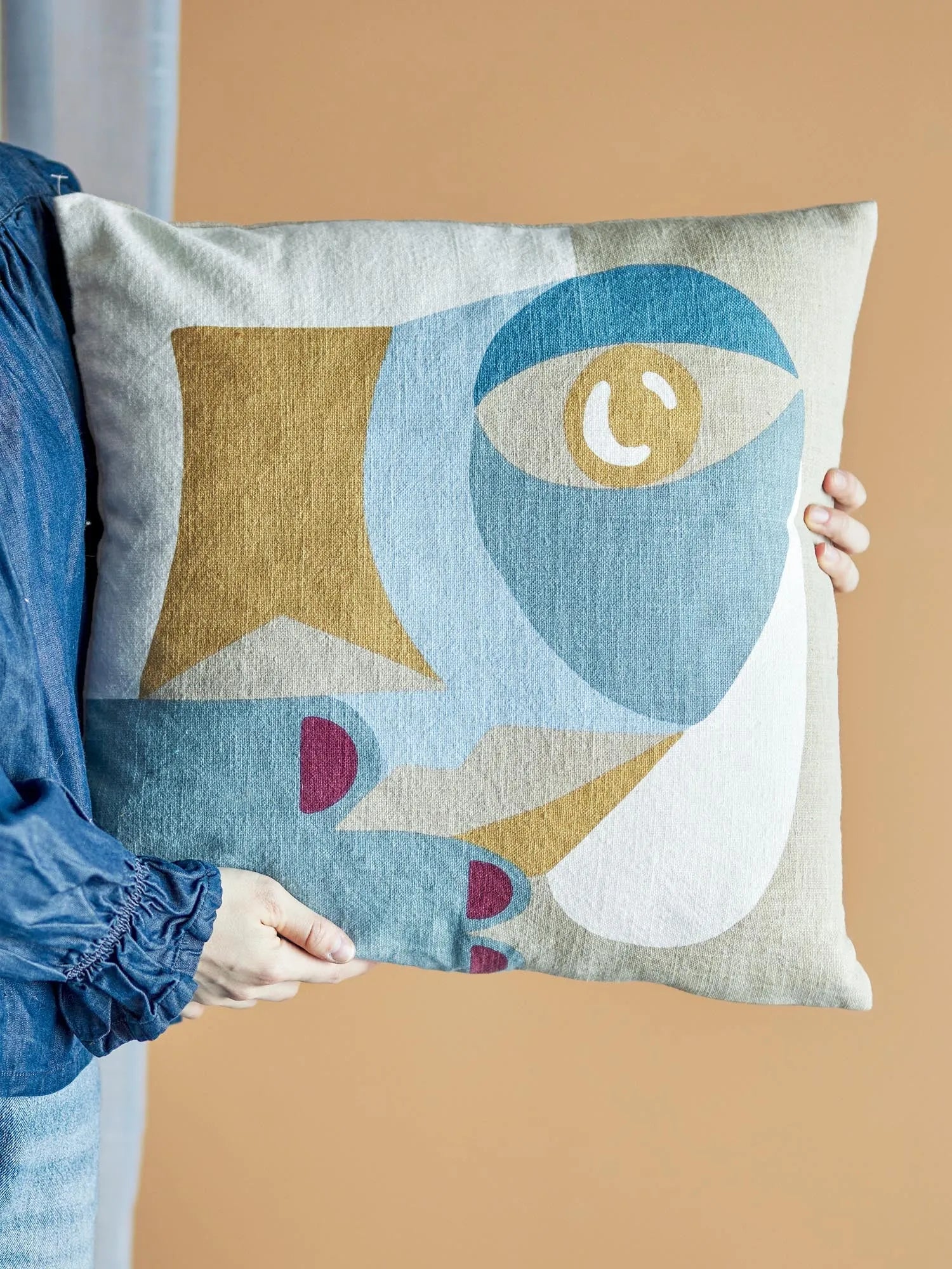 Ditte Kissen, Blue, Baumwolle in Blau präsentiert im Onlineshop von KAQTU Design AG. Deko Kissen ist von Bloomingville