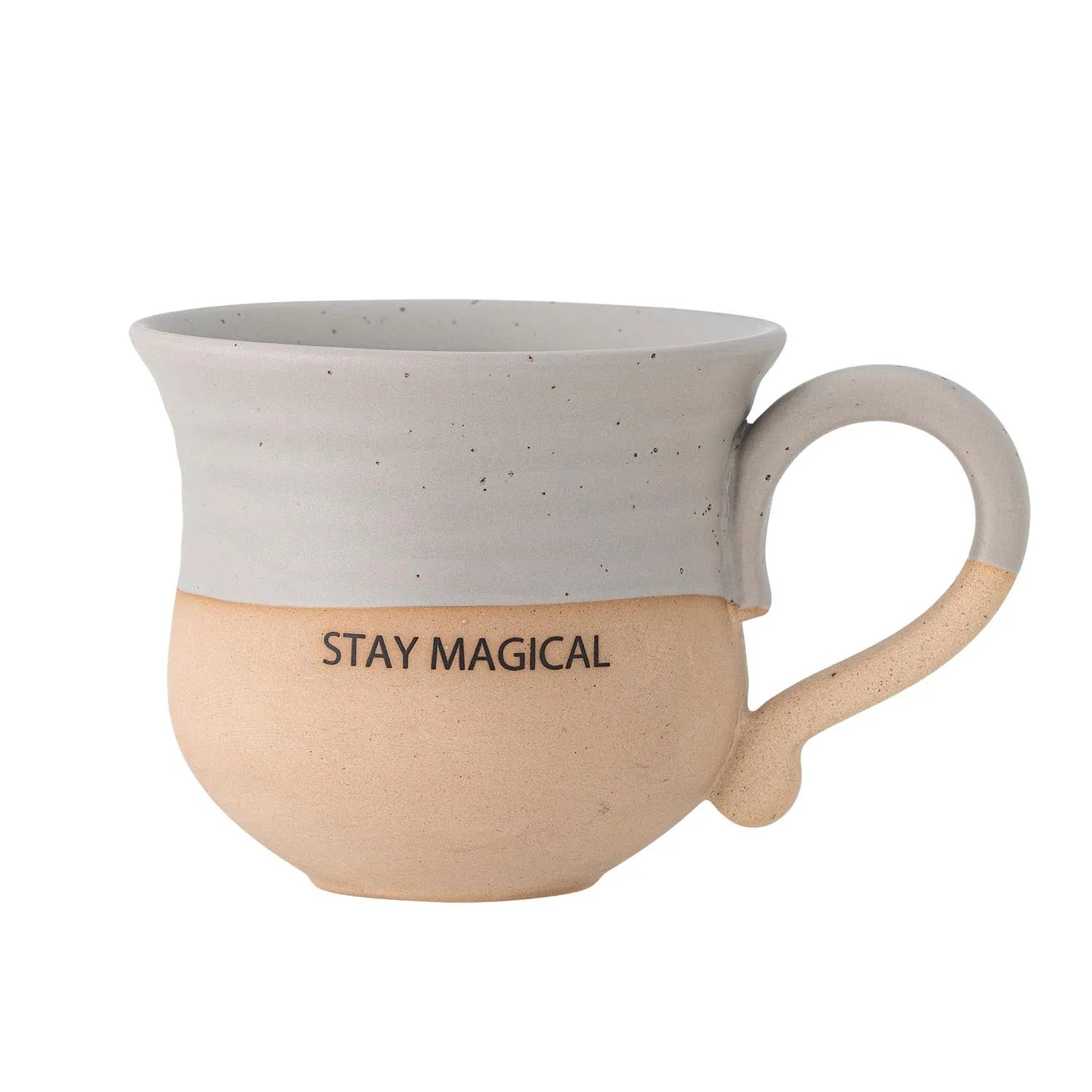 Elegante Claire Tasse aus grauem Steingut, "Stay magical"-Design, langlebig, handgefertigt, spülmaschinenfest.