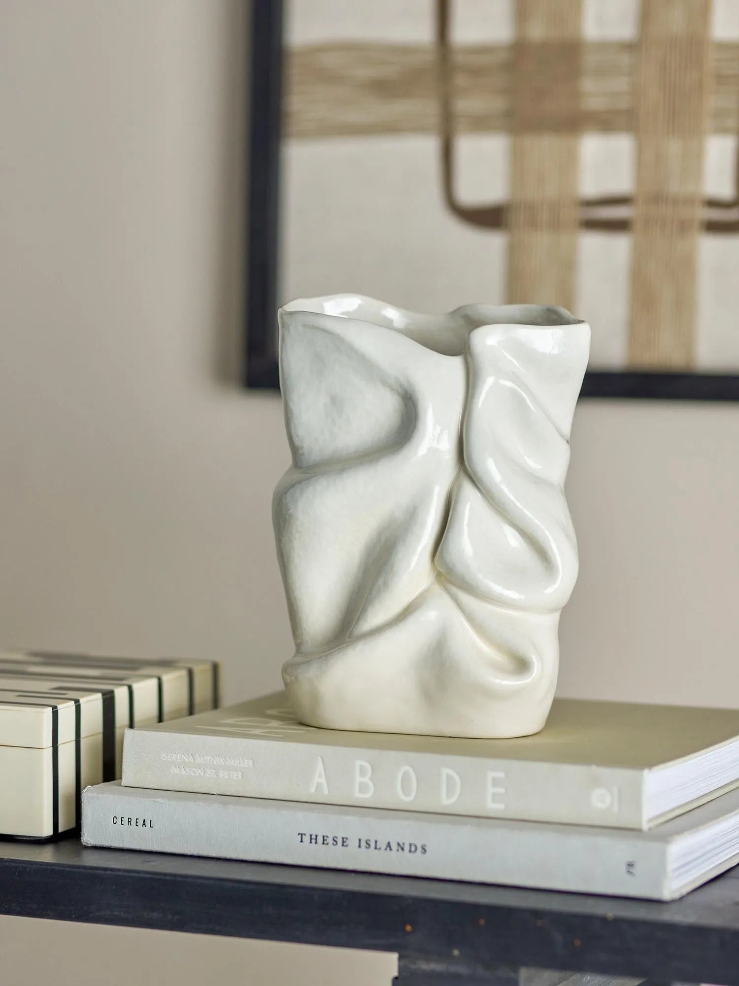 Fabrice Vase, Weiss, Steingut in Weiß präsentiert im Onlineshop von KAQTU Design AG. Vase ist von Bloomingville