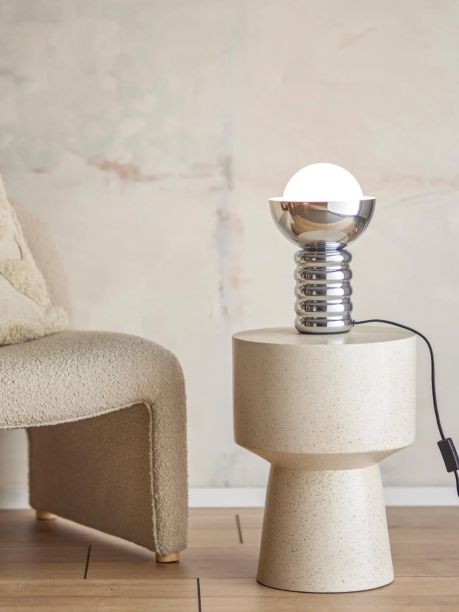 Spike Tischlampe, Silber, Metall in Silber präsentiert im Onlineshop von KAQTU Design AG. Tischleuchte ist von Bloomingville