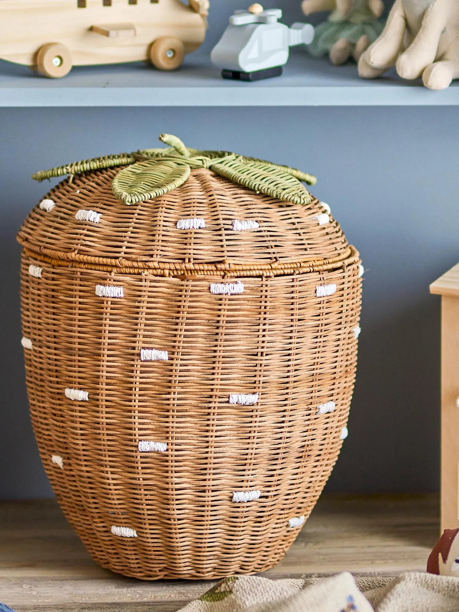 Pelino Korb mit Deckel, Braun, Rattan in Braun präsentiert im Onlineshop von KAQTU Design AG. Aufbewahrungskorb ist von Bloomingville Mini