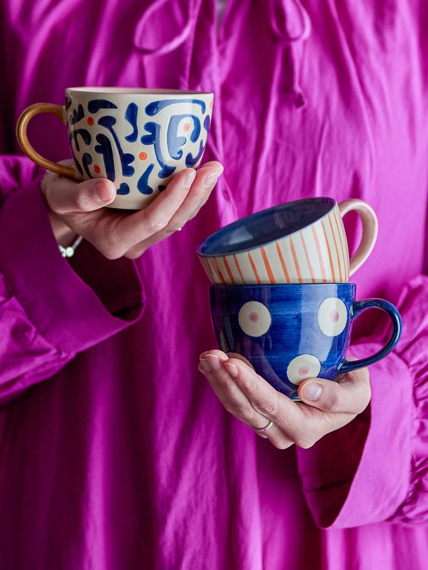 Eviaya Tasse, Blue, Steingut in Blau präsentiert im Onlineshop von KAQTU Design AG. Tasse ist von Bloomingville