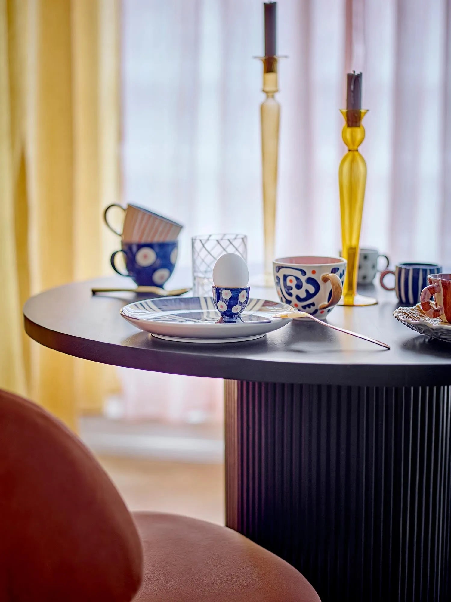 Eviaya Tasse, Blue, Steingut in Blau präsentiert im Onlineshop von KAQTU Design AG. Tasse ist von Bloomingville