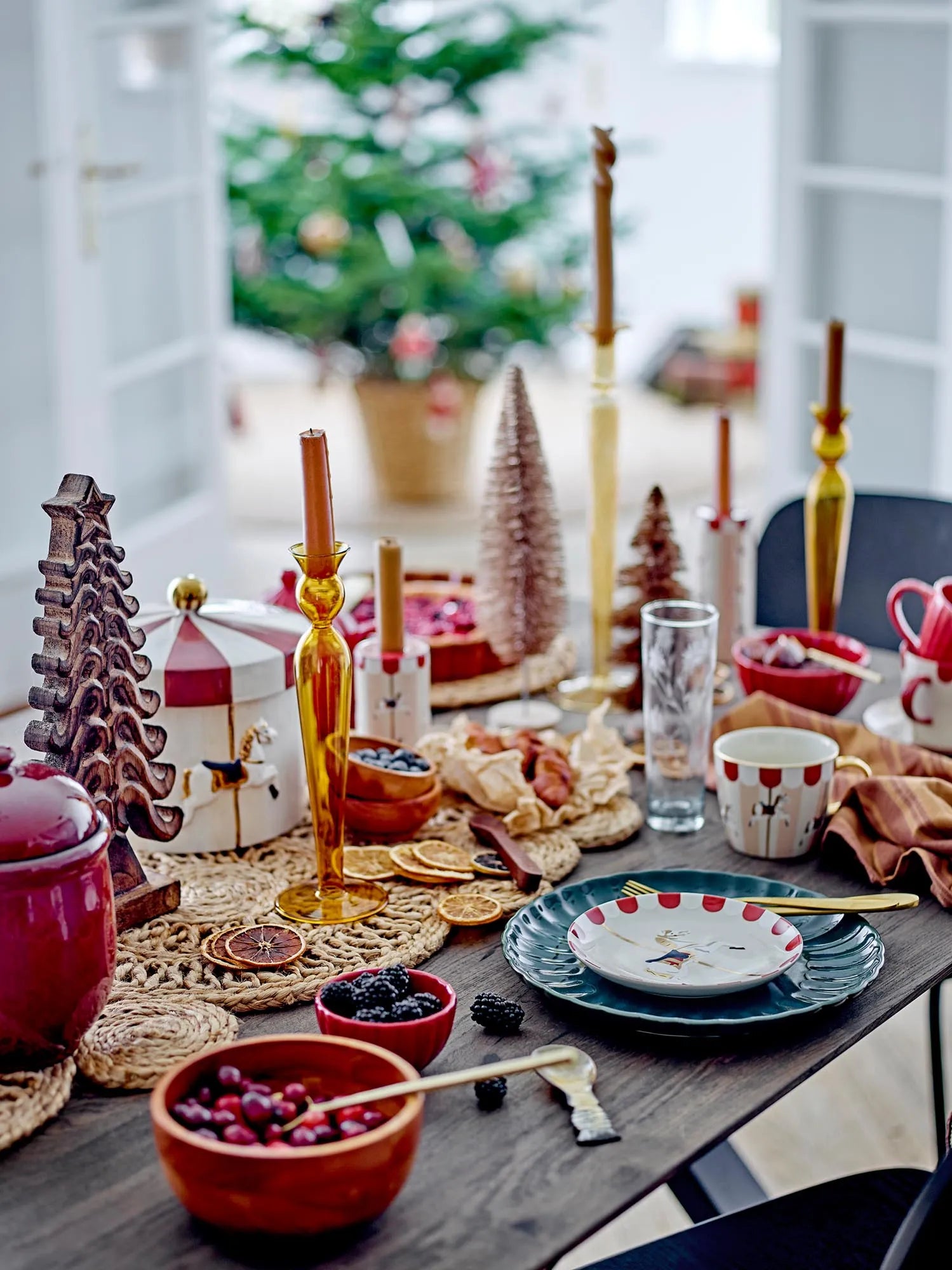 Merry-go-round Gefäss mit Deckel, Rot, Steingut in Rot präsentiert im Onlineshop von KAQTU Design AG. Krug ist von Bloomingville