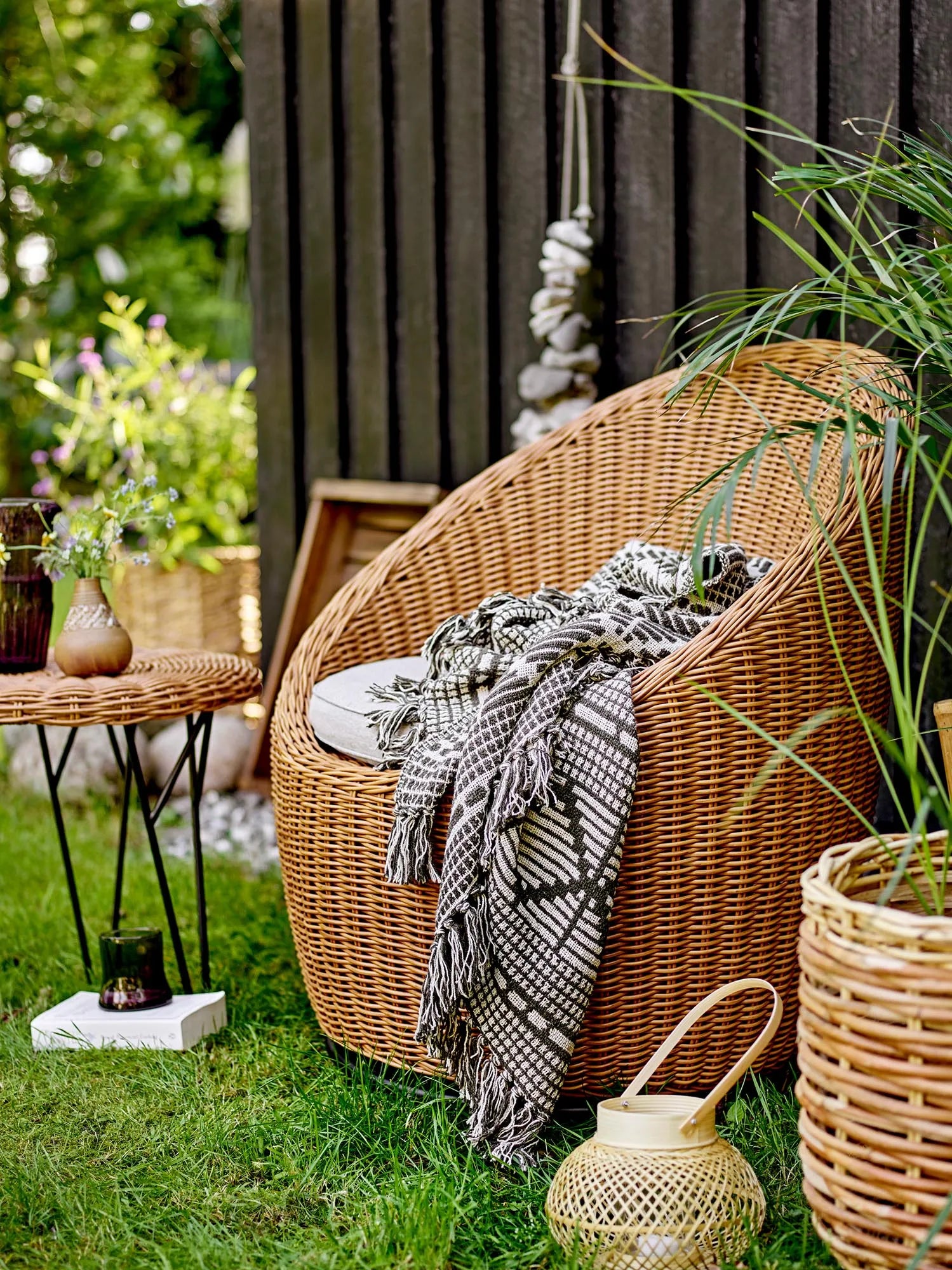 Roccas Couchtisch, Braun, Polyrattan in Braun präsentiert im Onlineshop von KAQTU Design AG. Beistelltisch Outdoor ist von Bloomingville