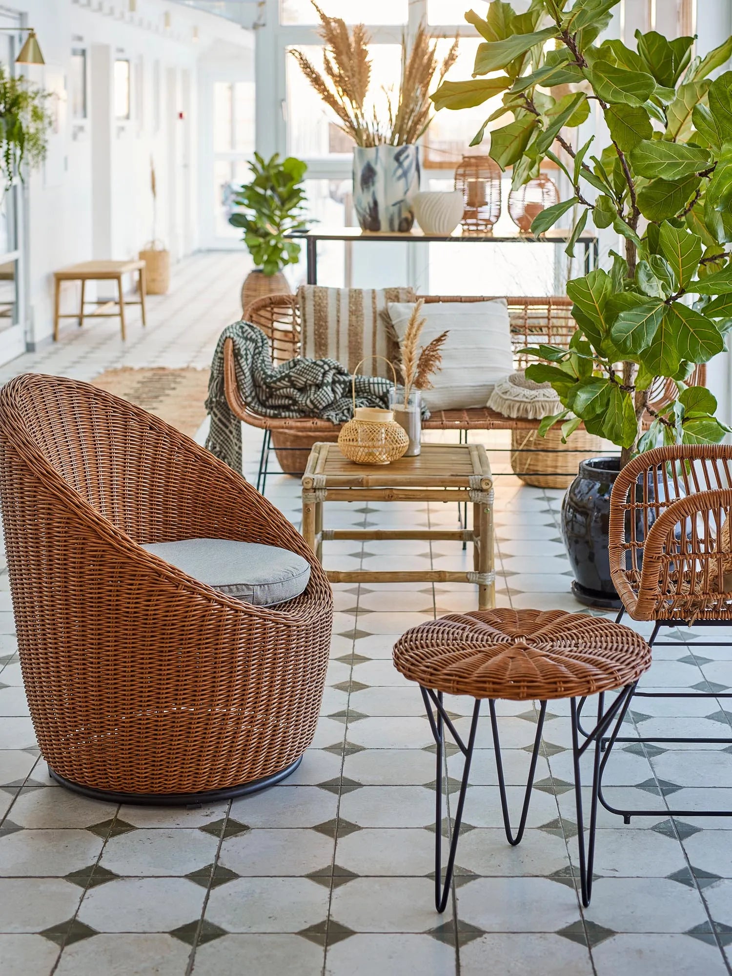 Roccas Couchtisch, Braun, Polyrattan in Braun präsentiert im Onlineshop von KAQTU Design AG. Beistelltisch Outdoor ist von Bloomingville