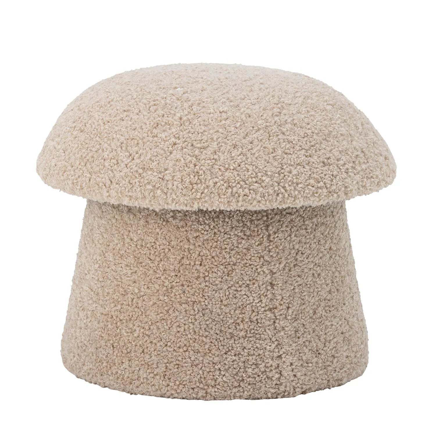 Der Bocca Pouf von Bloomingville: organische Form, strapazierfähiges Polyester, vielseitig einsetzbar, modern und pflegeleicht.