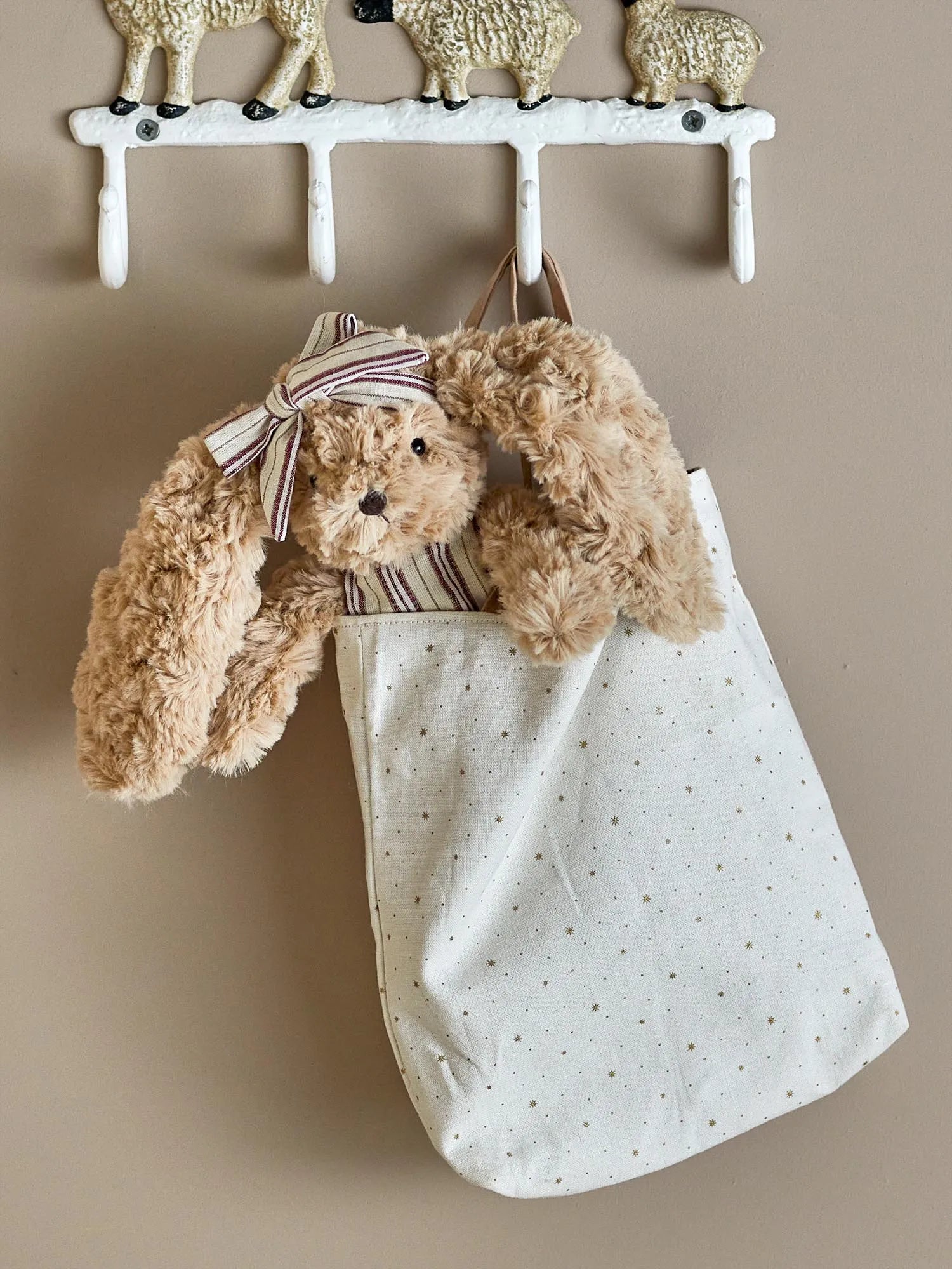 Vilma Puppe, Braun, Baumwolle in Braun präsentiert im Onlineshop von KAQTU Design AG. Puppe Kids ist von Bloomingville Mini