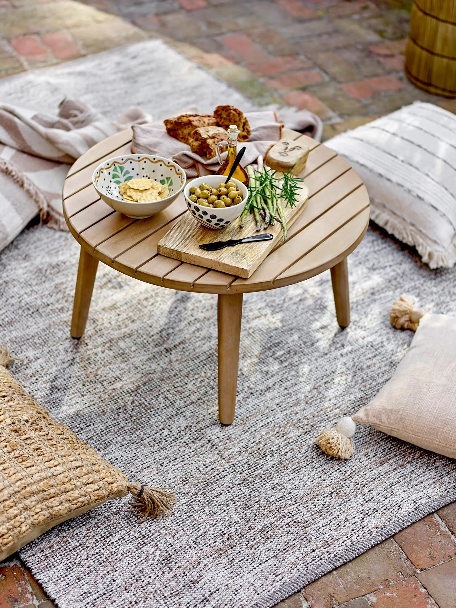 Sorrento Couchtisch, Natur, FSC®100%, Acacia in Natur präsentiert im Onlineshop von KAQTU Design AG. Beistelltisch Outdoor ist von Bloomingville