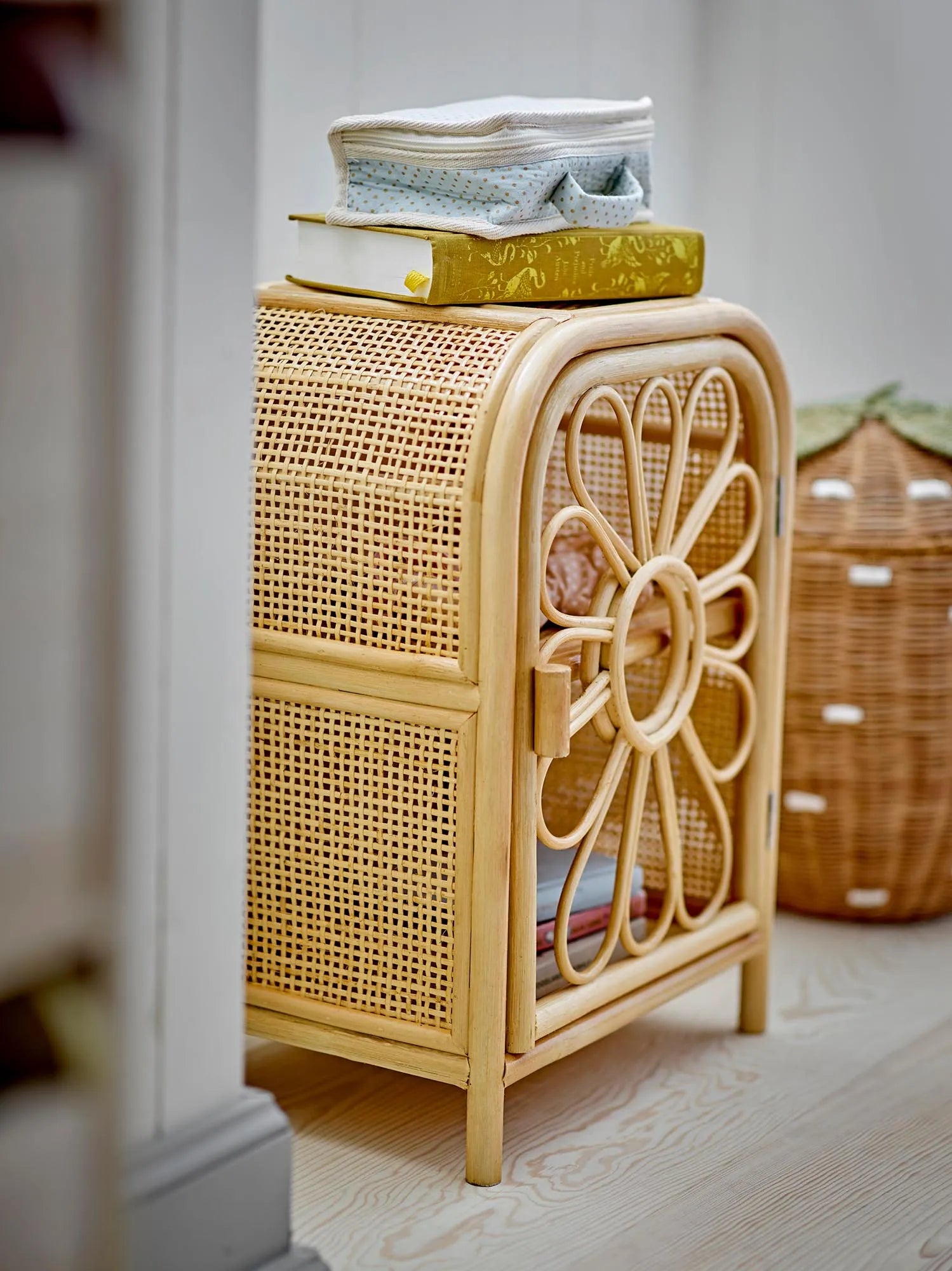 Anuke Kabinett, Natur, Rattan in Natur präsentiert im Onlineshop von KAQTU Design AG. Cabinet ist von Bloomingville Mini