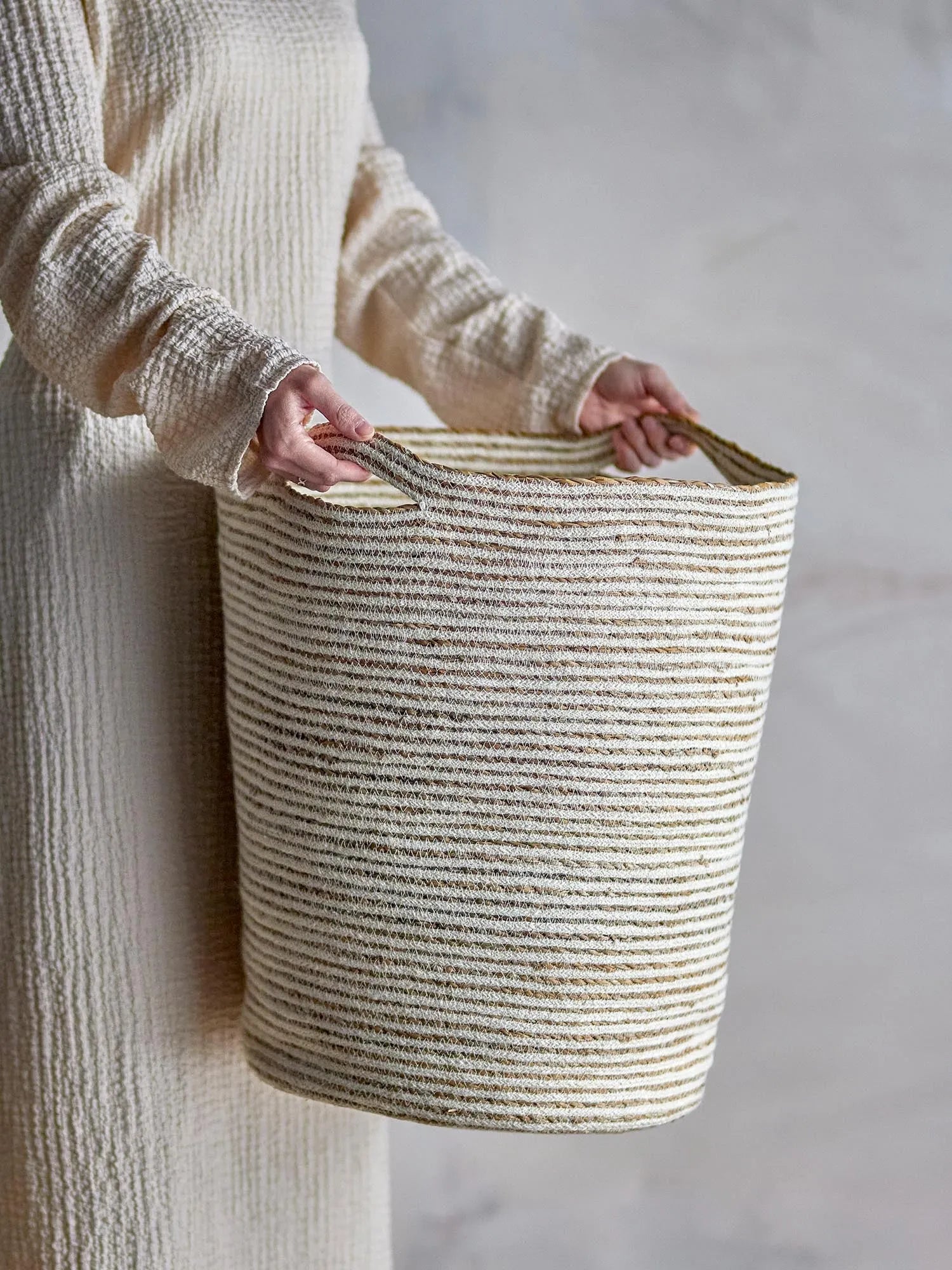 Selena Korb, Weiss, Jute in Weiß präsentiert im Onlineshop von KAQTU Design AG. Aufbewahrungskorb ist von Bloomingville