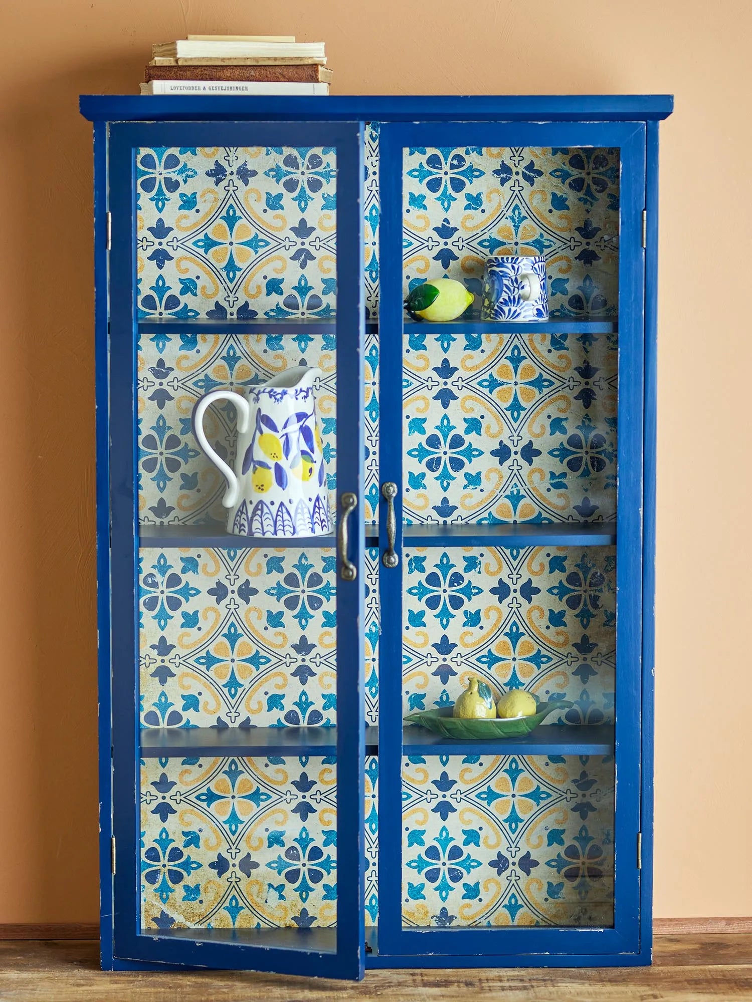 Hazem Kabinett, Blau, Tannenholz in Blau präsentiert im Onlineshop von KAQTU Design AG. Cabinet ist von Creative Collection