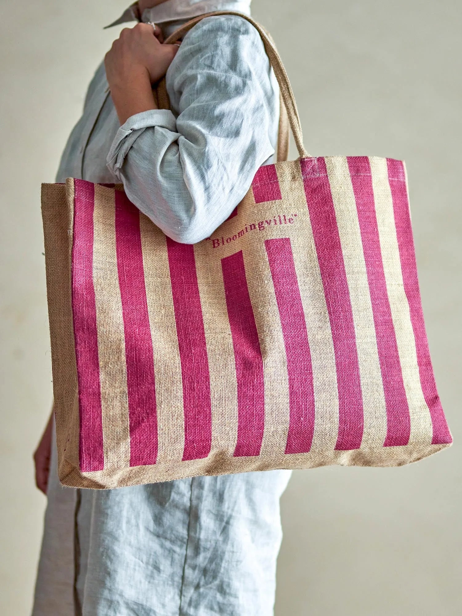 Bergamo Einkaufstasche, Pink, Jute in Rosa präsentiert im Onlineshop von KAQTU Design AG. Tasche ist von Bloomingville