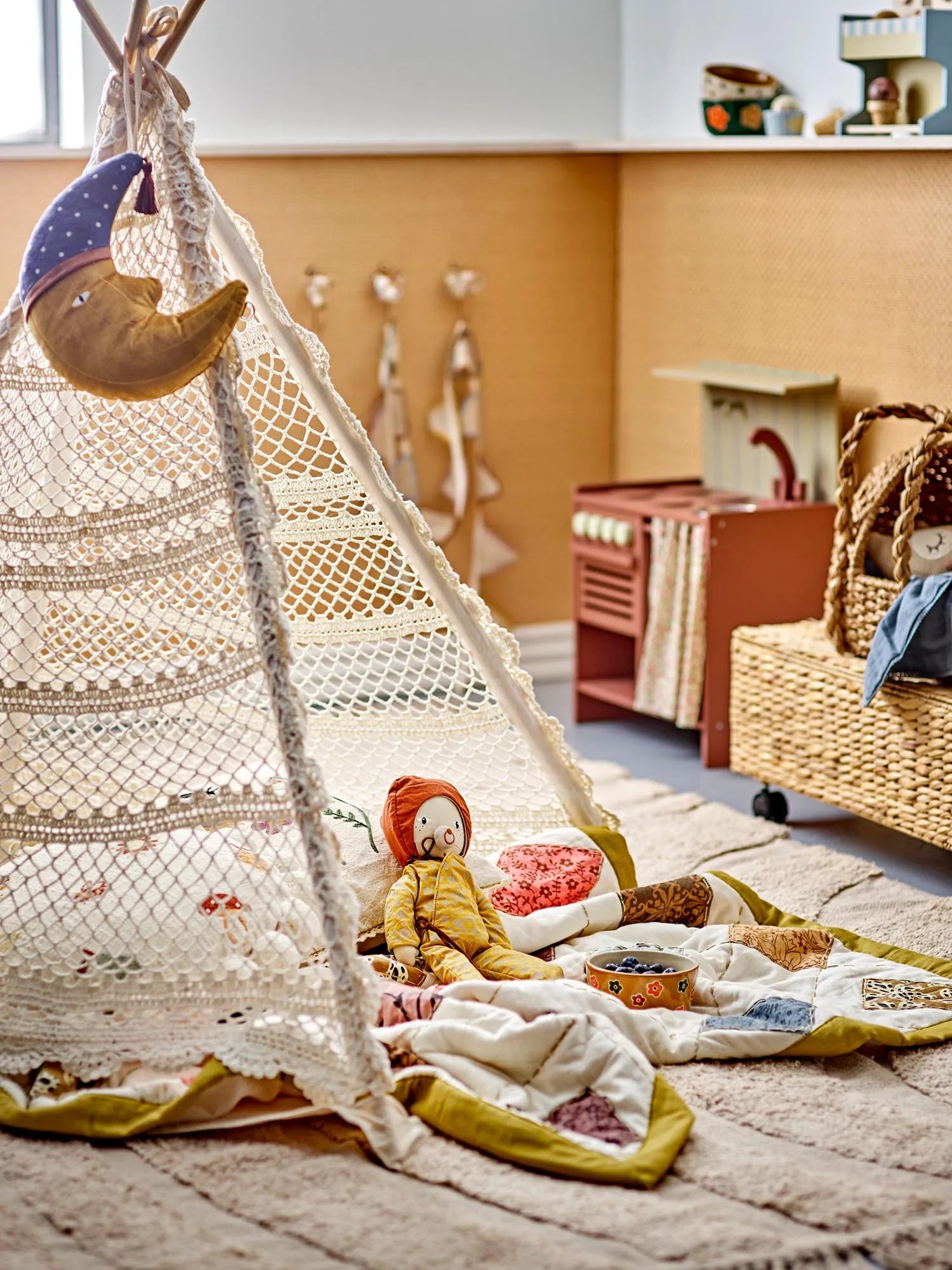 Ein zauberhaftes Tipi aus recycelter Baumwolle, ideal für fantasievolle Abenteuer und stilvolle Kinderzimmer.