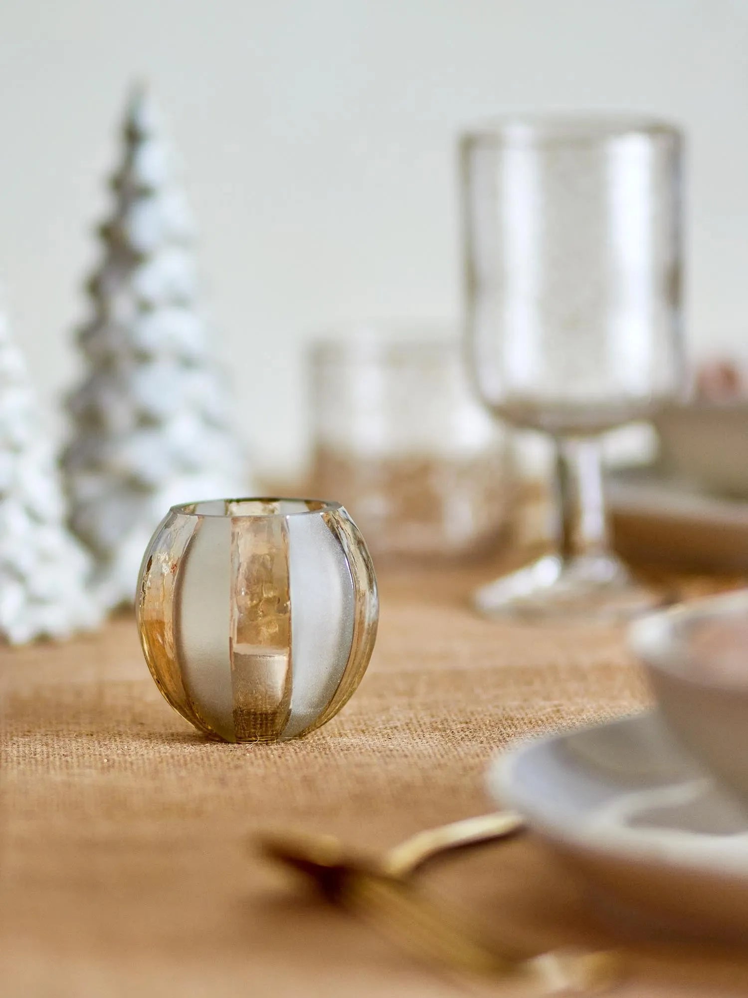 Felisia Teelichthalter, Gold, Recyceltes Glas in Gold präsentiert im Onlineshop von KAQTU Design AG. Kerzenständer ist von Bloomingville