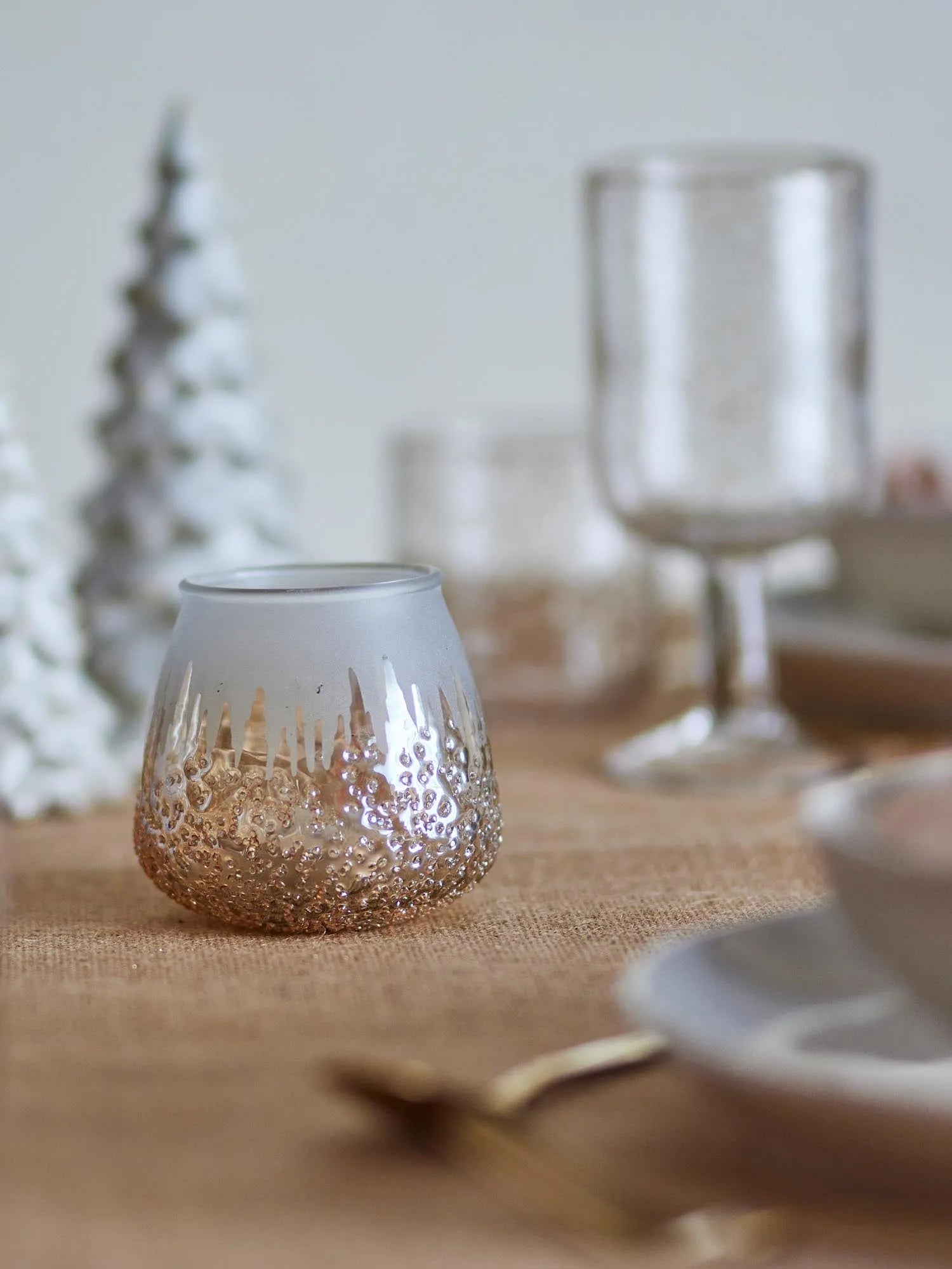 Fenjah Teelichthalter, Gold, Recyceltes Glas in Gold präsentiert im Onlineshop von KAQTU Design AG. Kerzenständer ist von Bloomingville